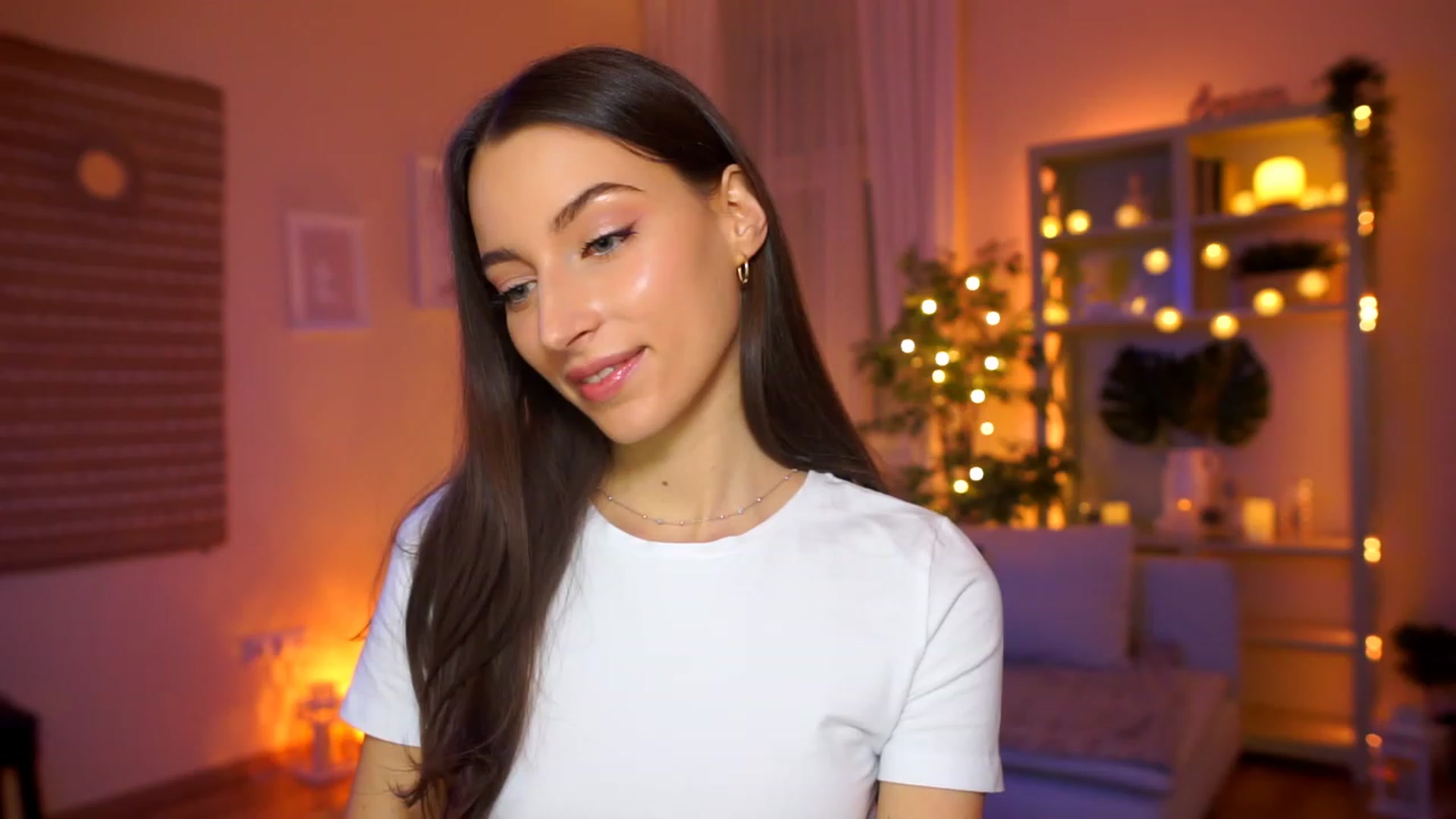 Gallery image thumbnail from Emily_grey69's myfreecams stream on, 03/19/2023, 17:16 image 13 of 20