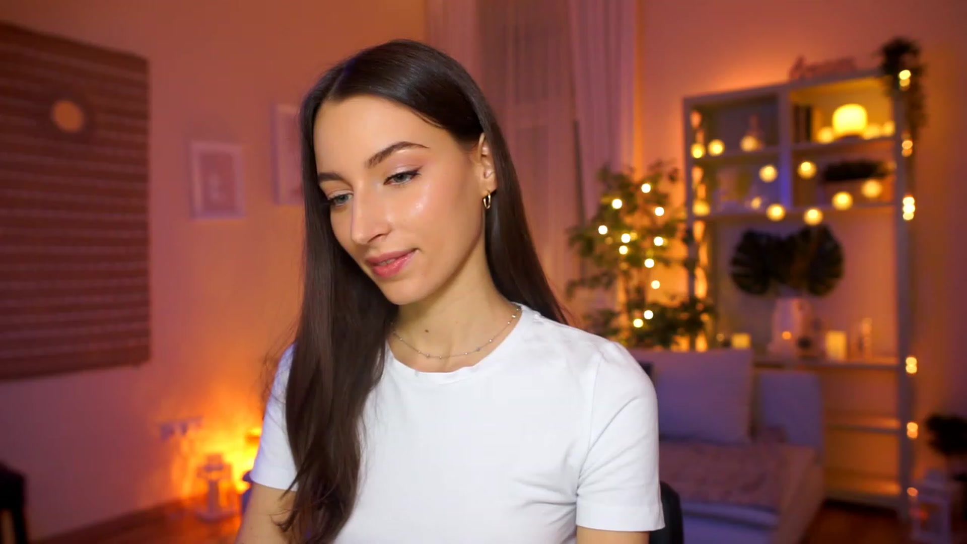 Gallery image thumbnail from Emily_grey69's myfreecams stream on, 03/19/2023, 17:16 image 15 of 20