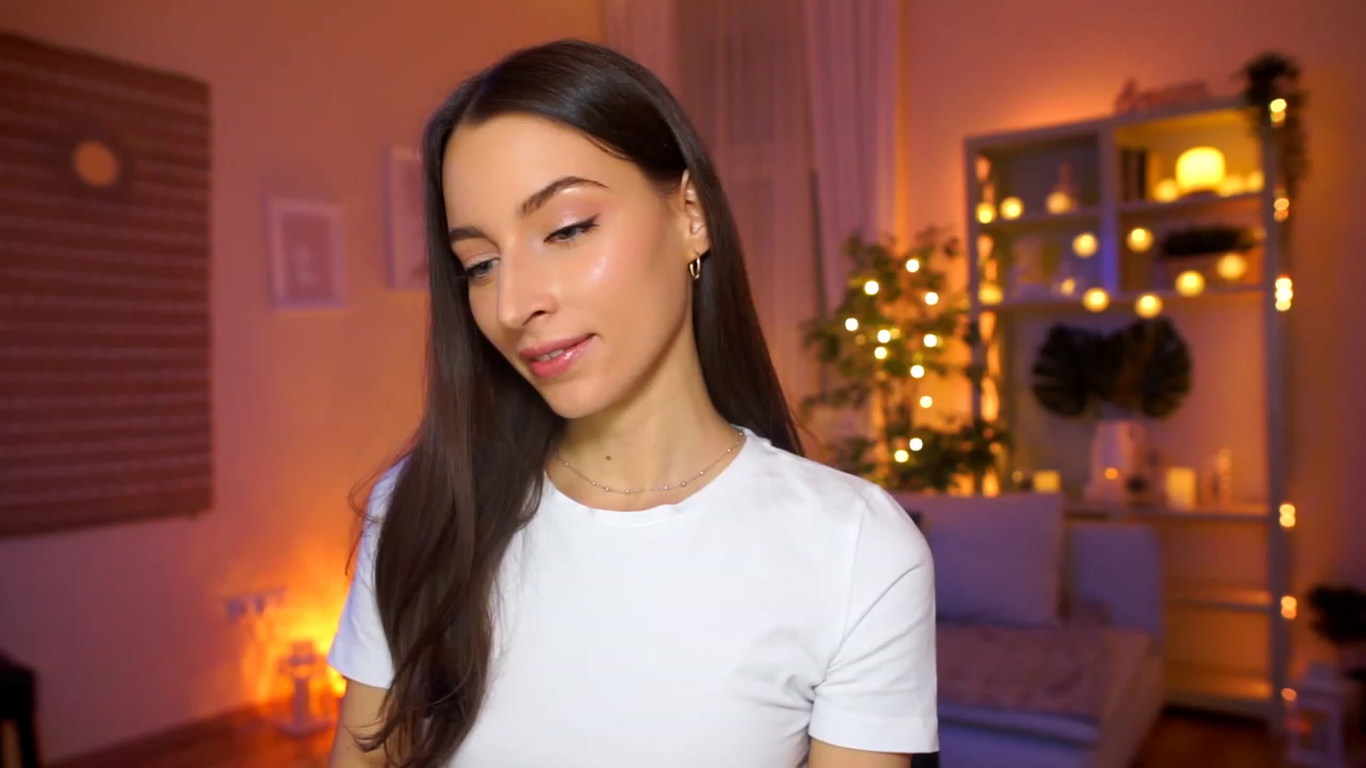 Gallery image thumbnail from Emily_grey69's myfreecams stream on, 03/19/2023, 17:16 image 14 of 20