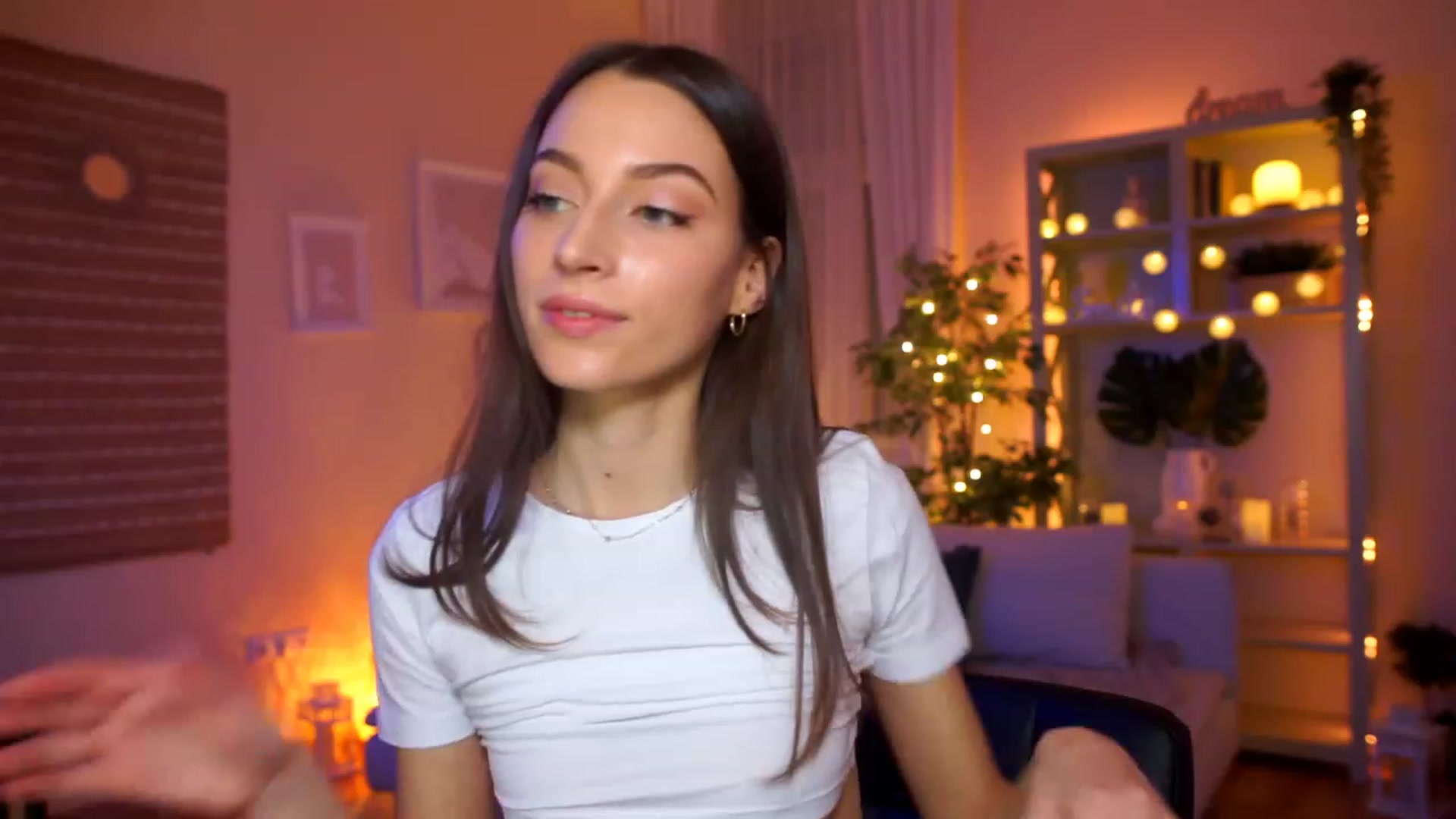 Gallery image thumbnail from Emily_grey69's myfreecams stream on, 03/19/2023, 18:24 image 8 of 20