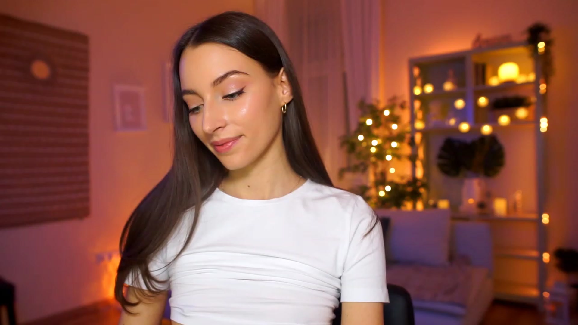 Gallery image thumbnail from Emily_grey69's myfreecams stream on, 03/19/2023, 18:24 image 9 of 20