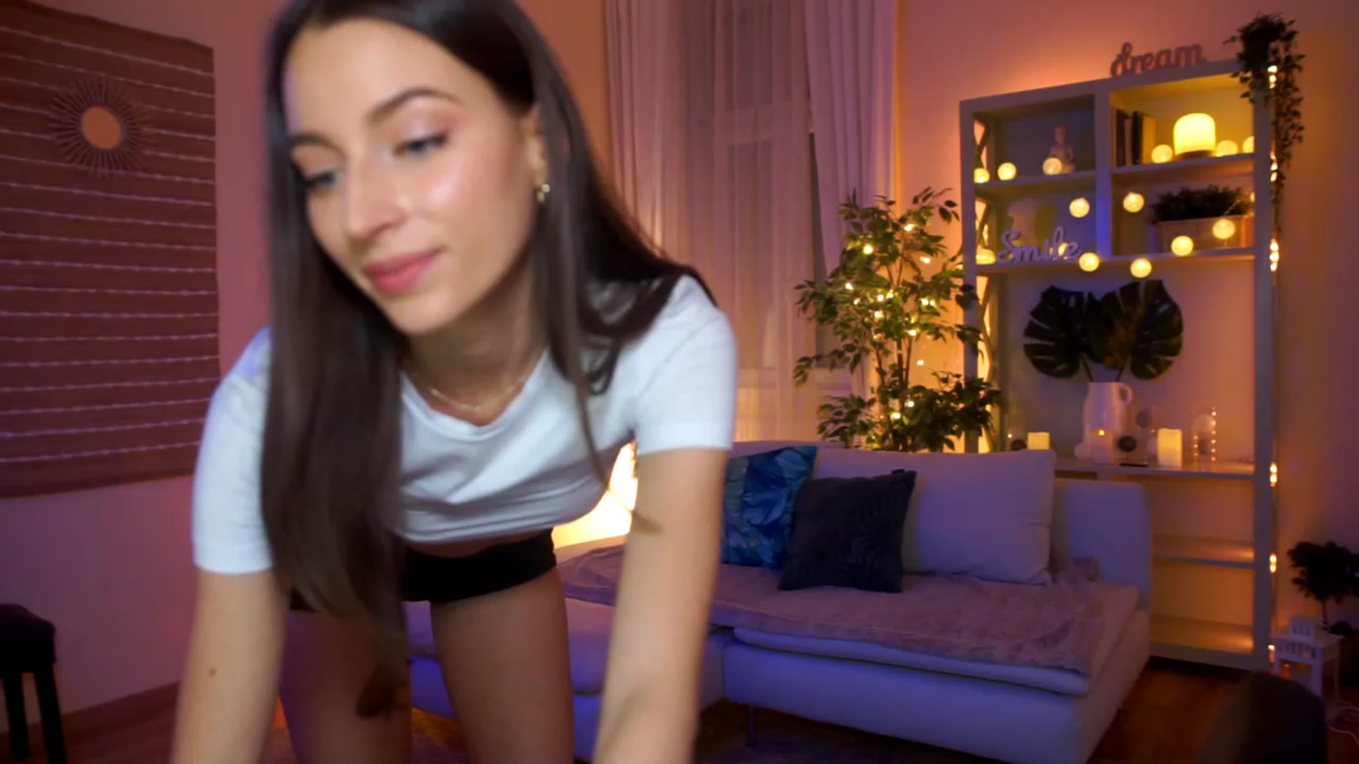 Gallery image thumbnail from Emily_grey69's myfreecams stream on, 03/19/2023, 18:24 image 10 of 20