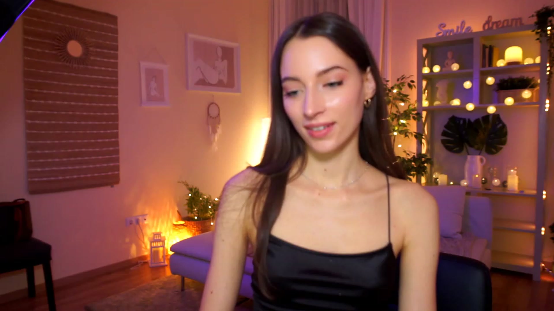 Gallery image thumbnail from Emily_grey69's myfreecams stream on, 03/21/2023, 22:40 image 13 of 20