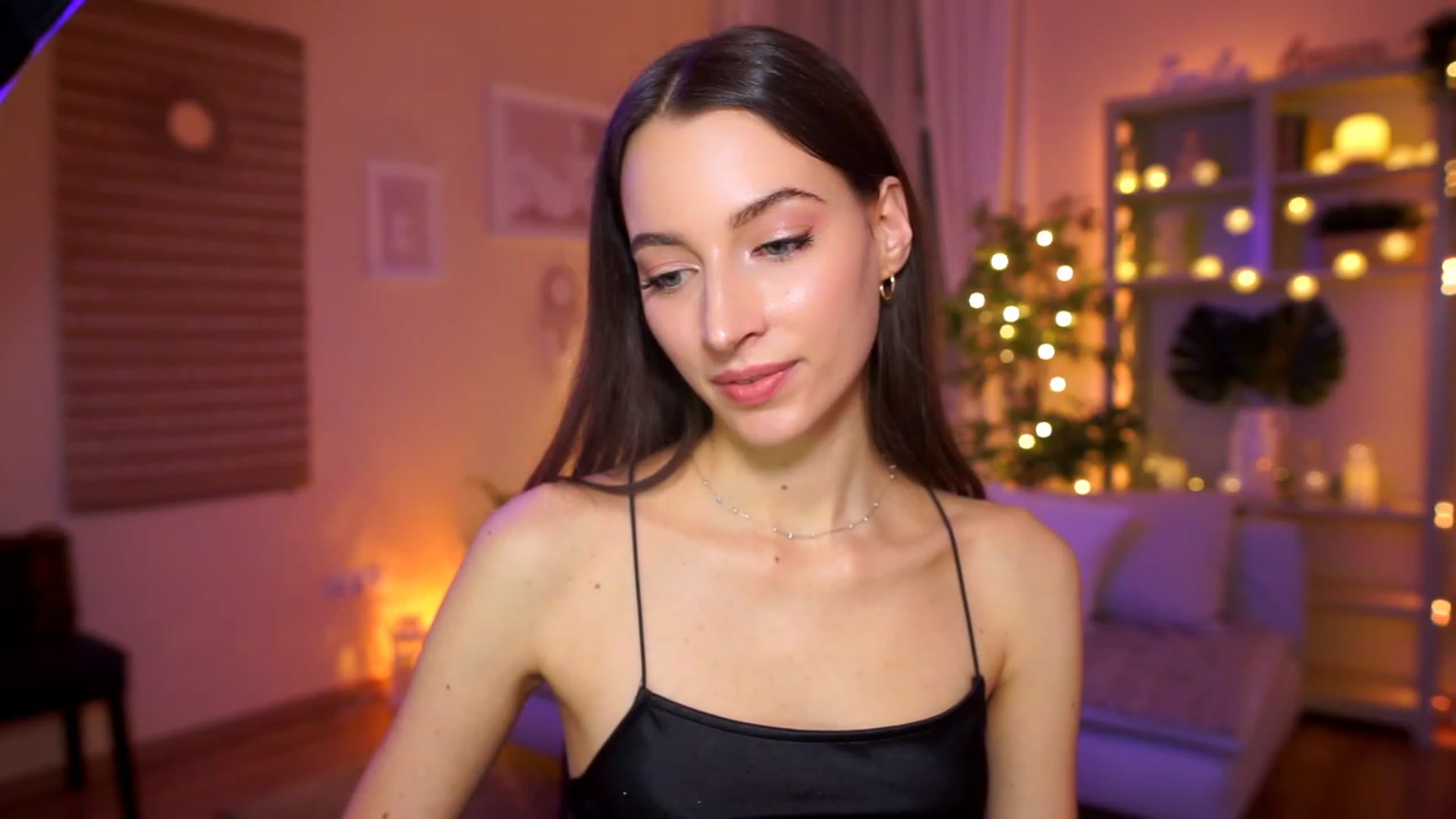 Gallery image thumbnail from Emily_grey69's myfreecams stream on, 03/21/2023, 22:40 image 19 of 20