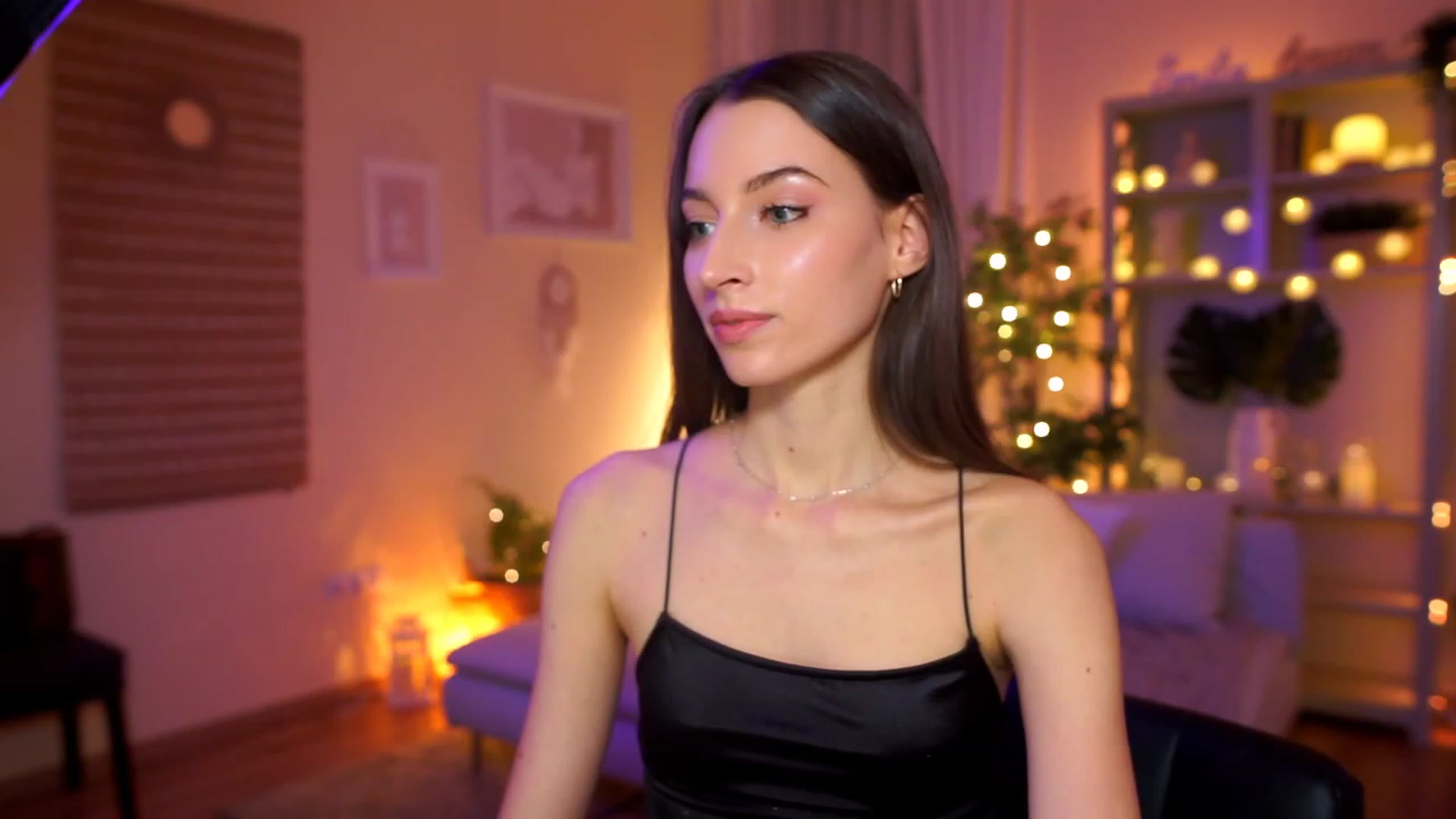 Gallery image thumbnail from Emily_grey69's myfreecams stream on, 03/21/2023, 22:40 image 15 of 20