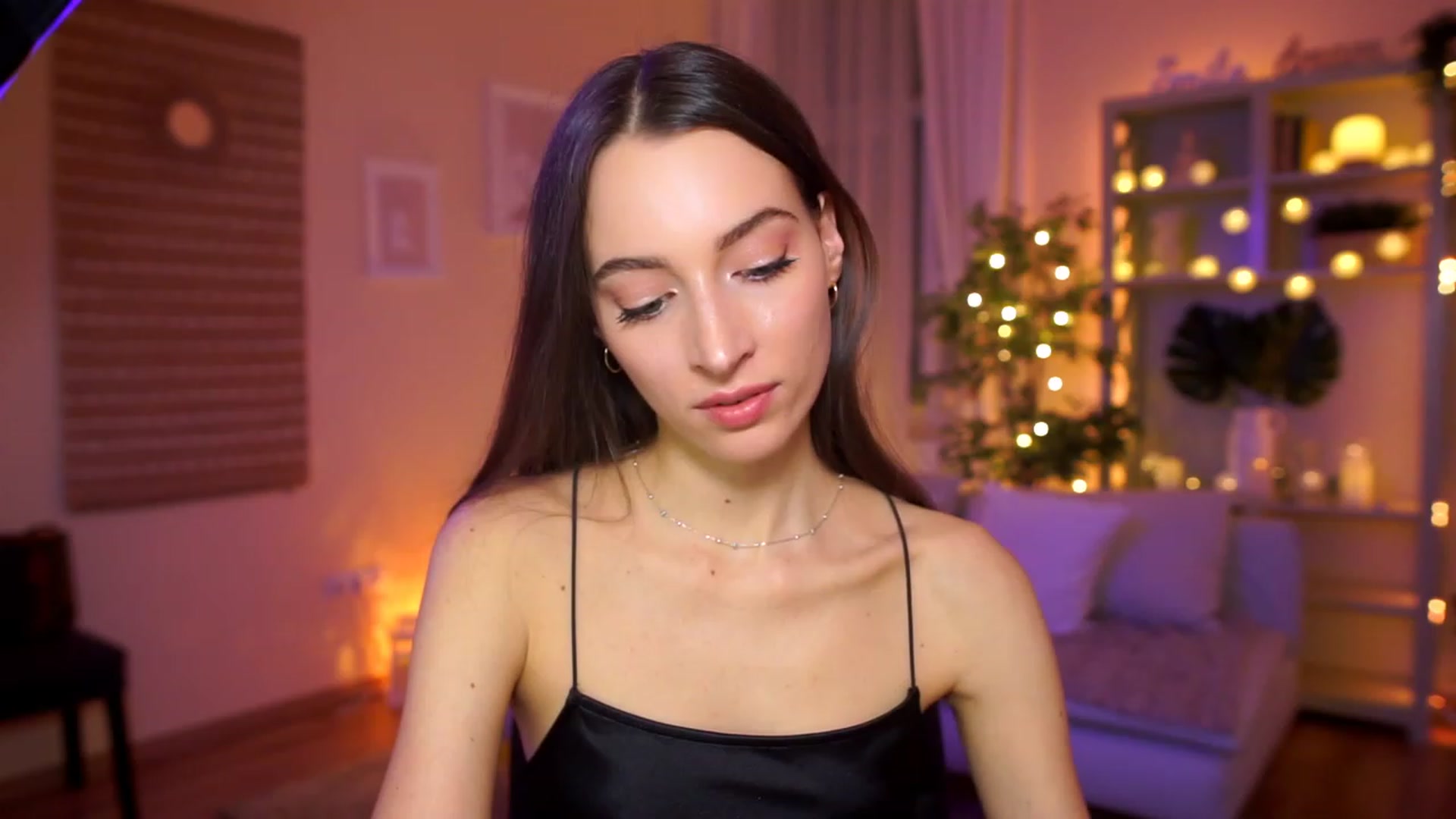 Gallery image thumbnail from Emily_grey69's myfreecams stream on, 03/21/2023, 22:40 image 4 of 20