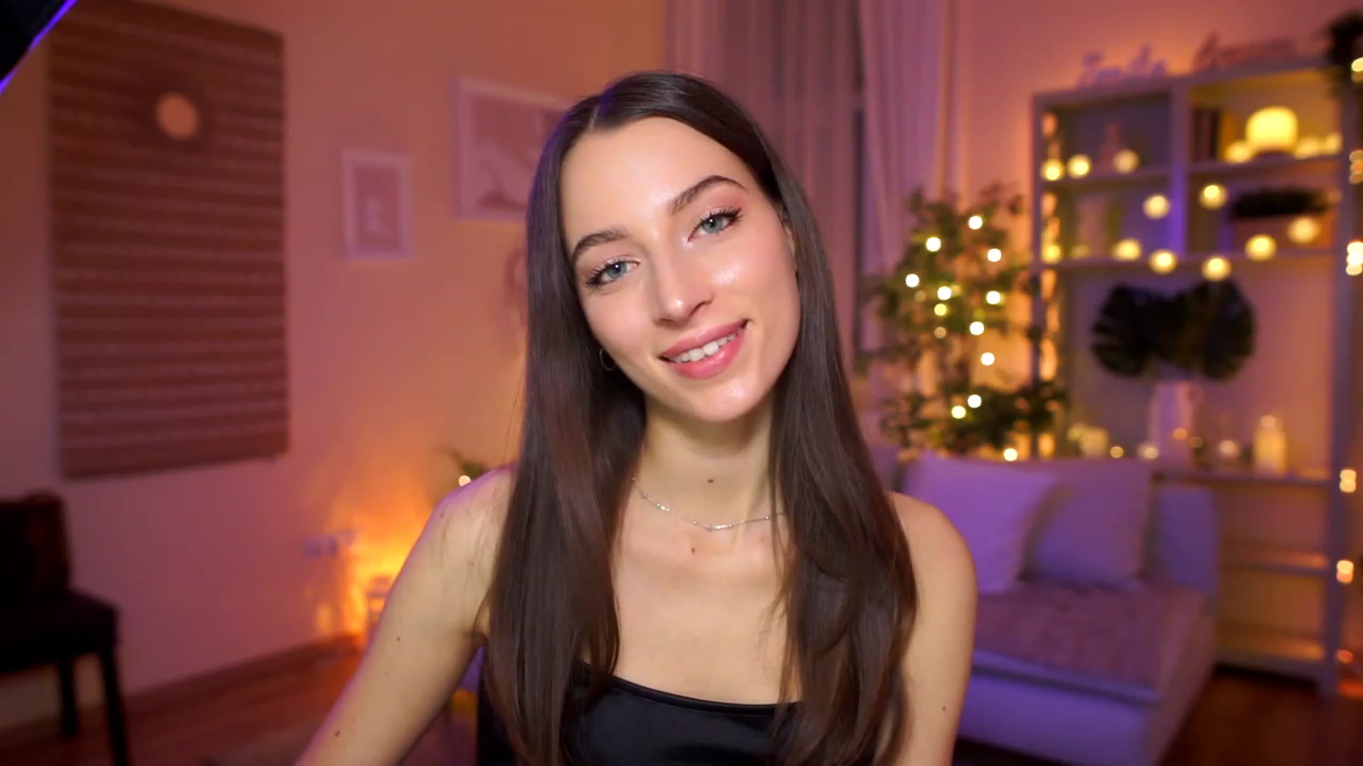 Gallery image thumbnail from Emily_grey69's myfreecams stream on, 03/21/2023, 22:40 image 2 of 20