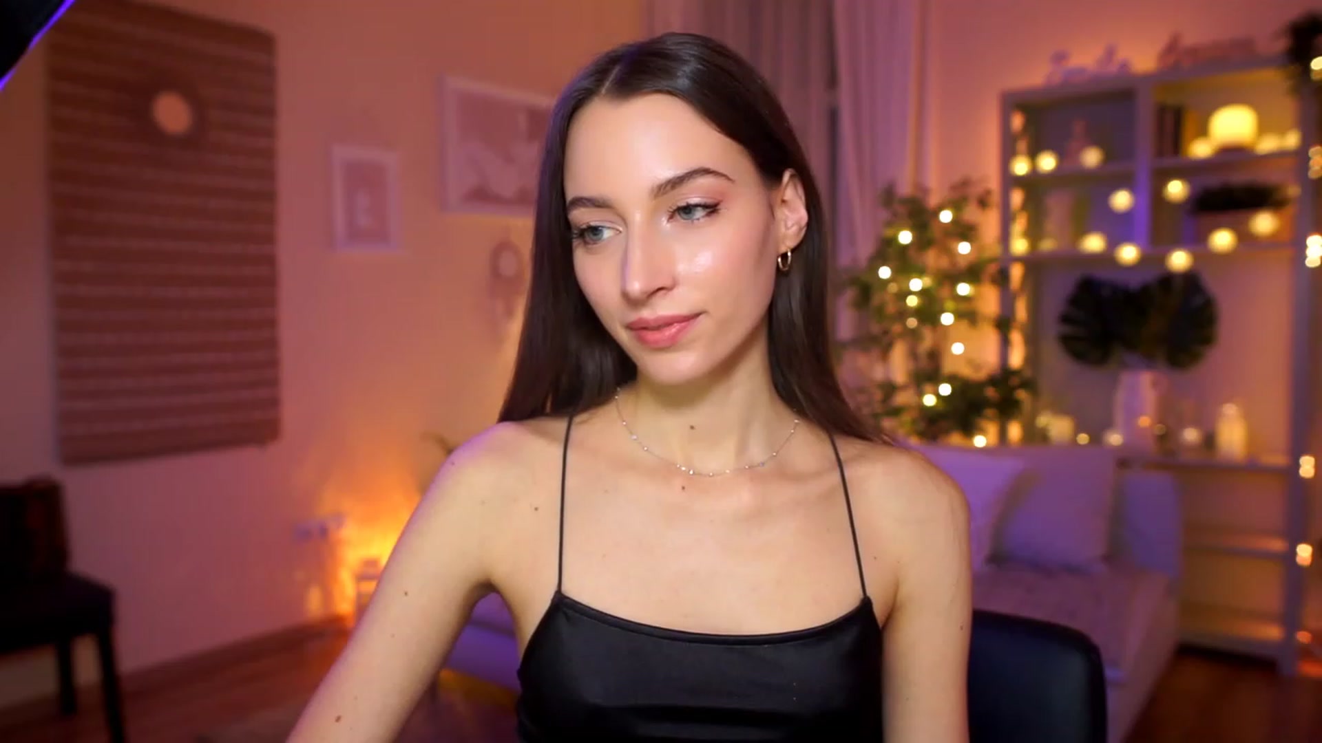 Gallery image thumbnail from Emily_grey69's myfreecams stream on, 03/21/2023, 22:40 image 12 of 20