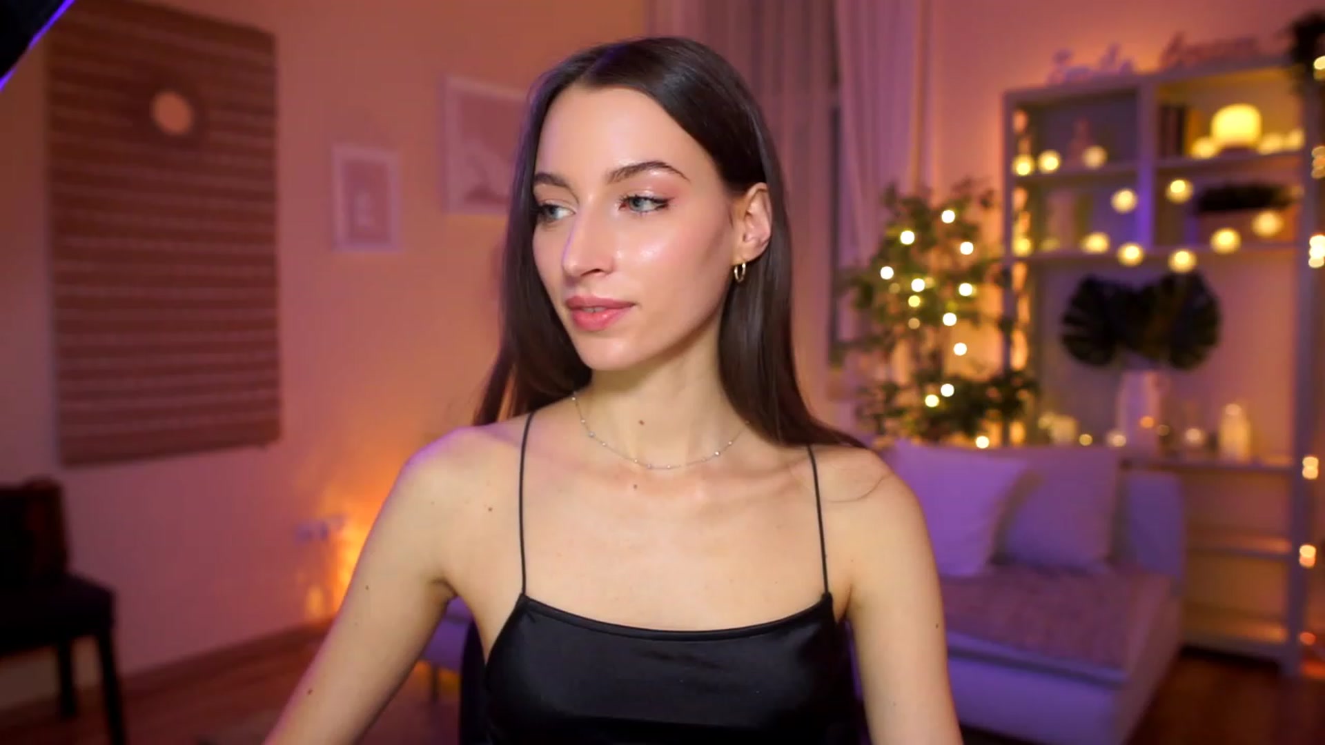 Gallery image thumbnail from Emily_grey69's myfreecams stream on, 03/21/2023, 22:40 image 1 of 20