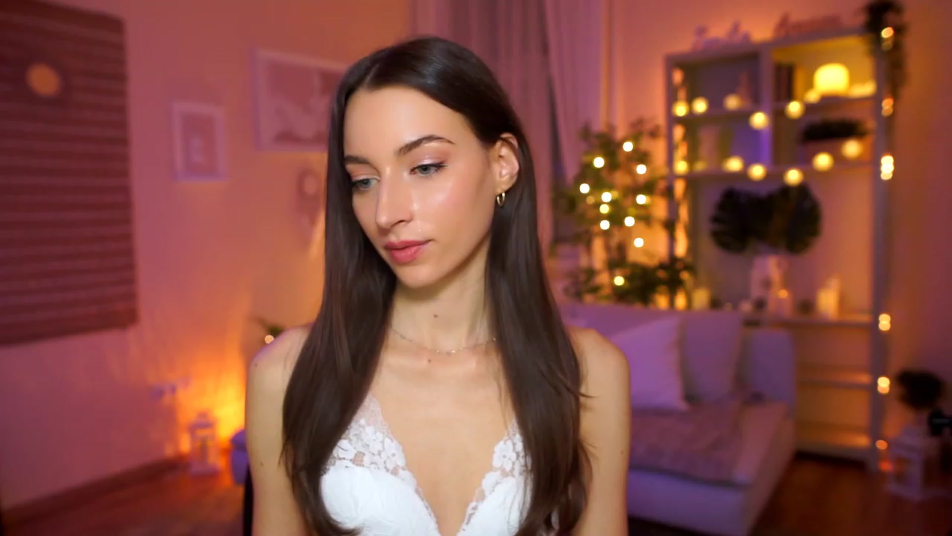 Gallery image thumbnail from Emily_grey69's myfreecams stream on, 03/24/2023, 20:14 image 2 of 20
