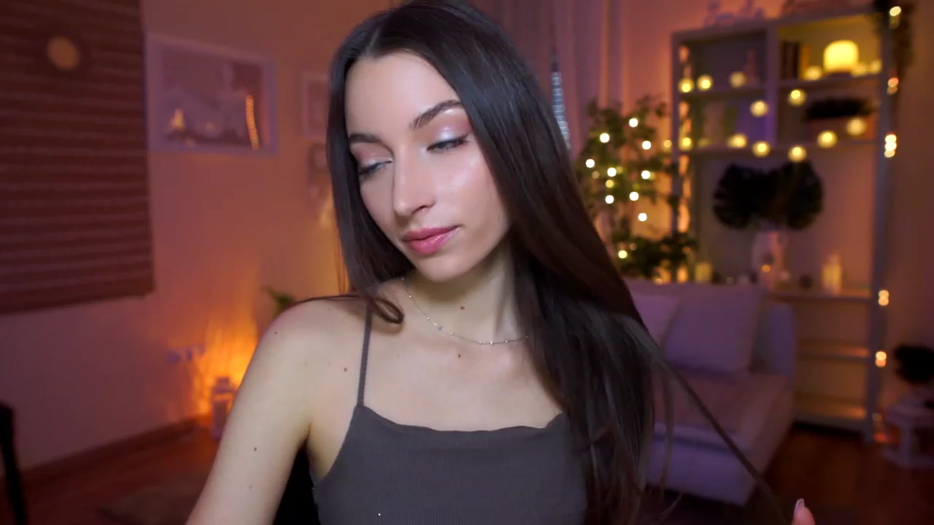 Gallery image thumbnail from Emily_grey69's myfreecams stream on, 03/25/2023, 17:03 image 16 of 20