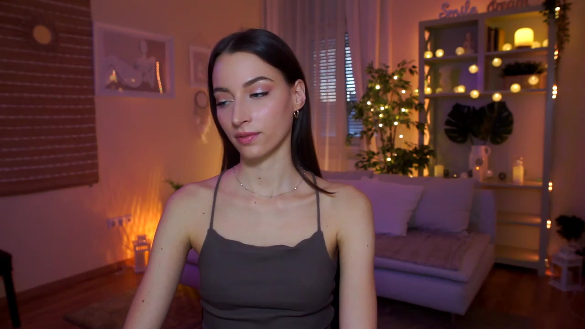 Gallery image thumbnail from Emily_grey69's myfreecams stream on, 03/25/2023, 17:03 image 3 of 20