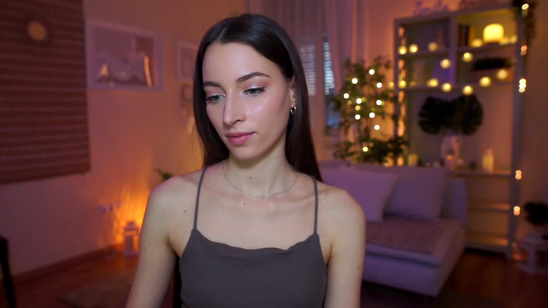 Gallery image thumbnail from Emily_grey69's myfreecams stream on, 03/25/2023, 17:03 image 8 of 20