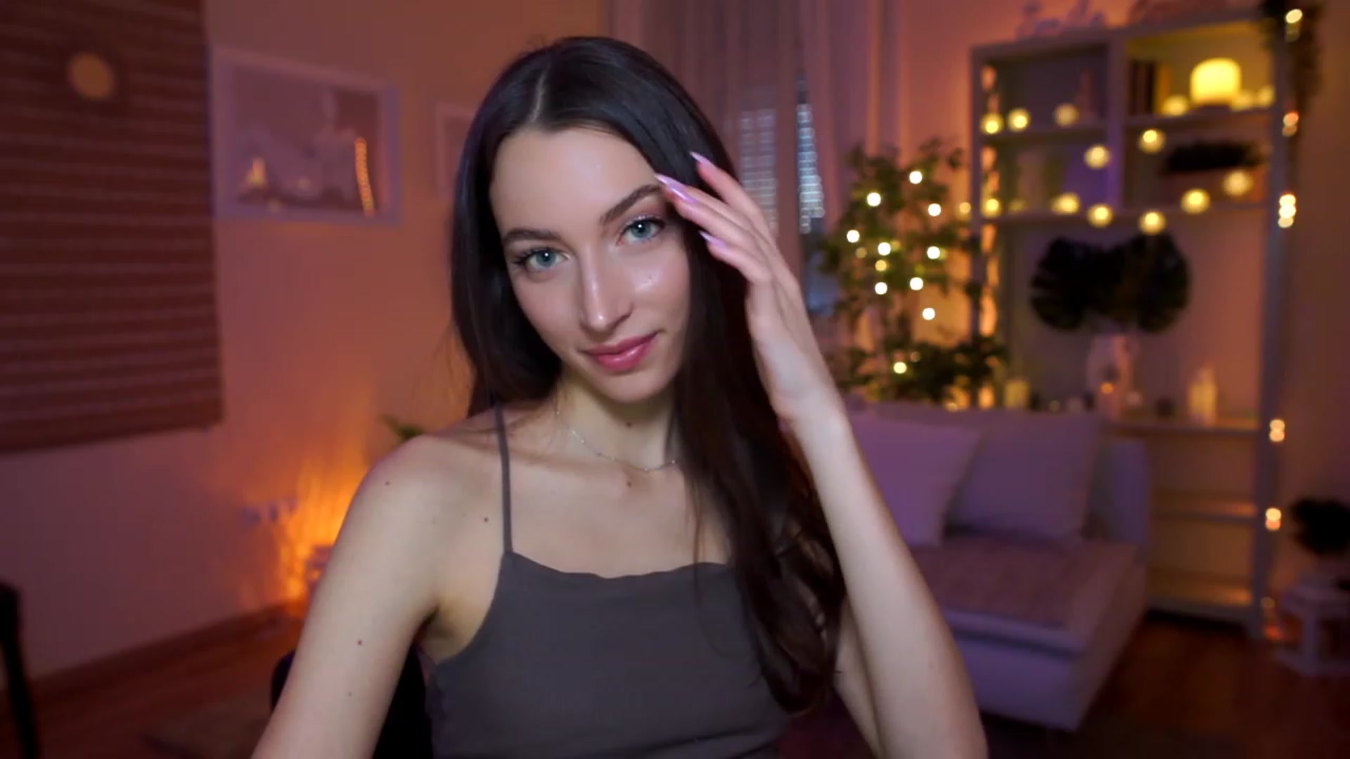 Gallery image thumbnail from Emily_grey69's myfreecams stream on, 03/25/2023, 17:03 image 13 of 20