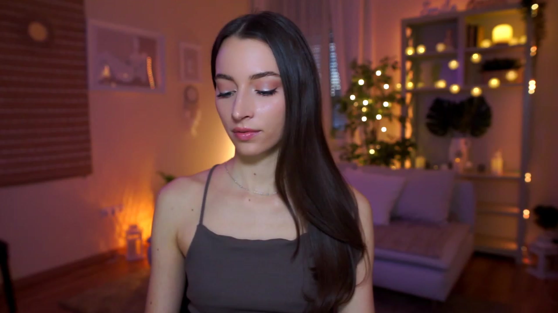 Gallery image thumbnail from Emily_grey69's myfreecams stream on, 03/25/2023, 17:03 image 14 of 20