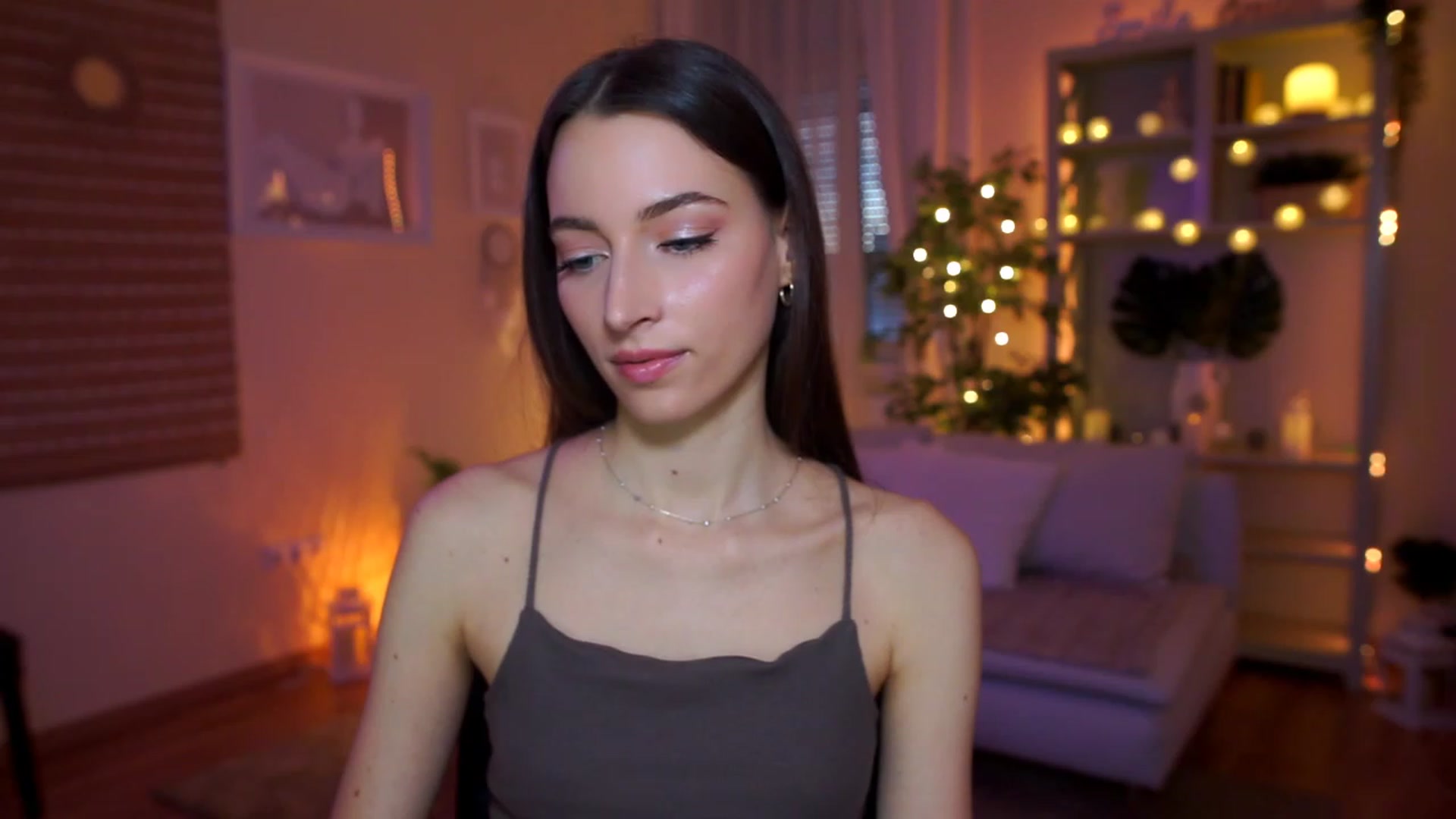Gallery image thumbnail from Emily_grey69's myfreecams stream on, 03/25/2023, 17:03 image 9 of 20