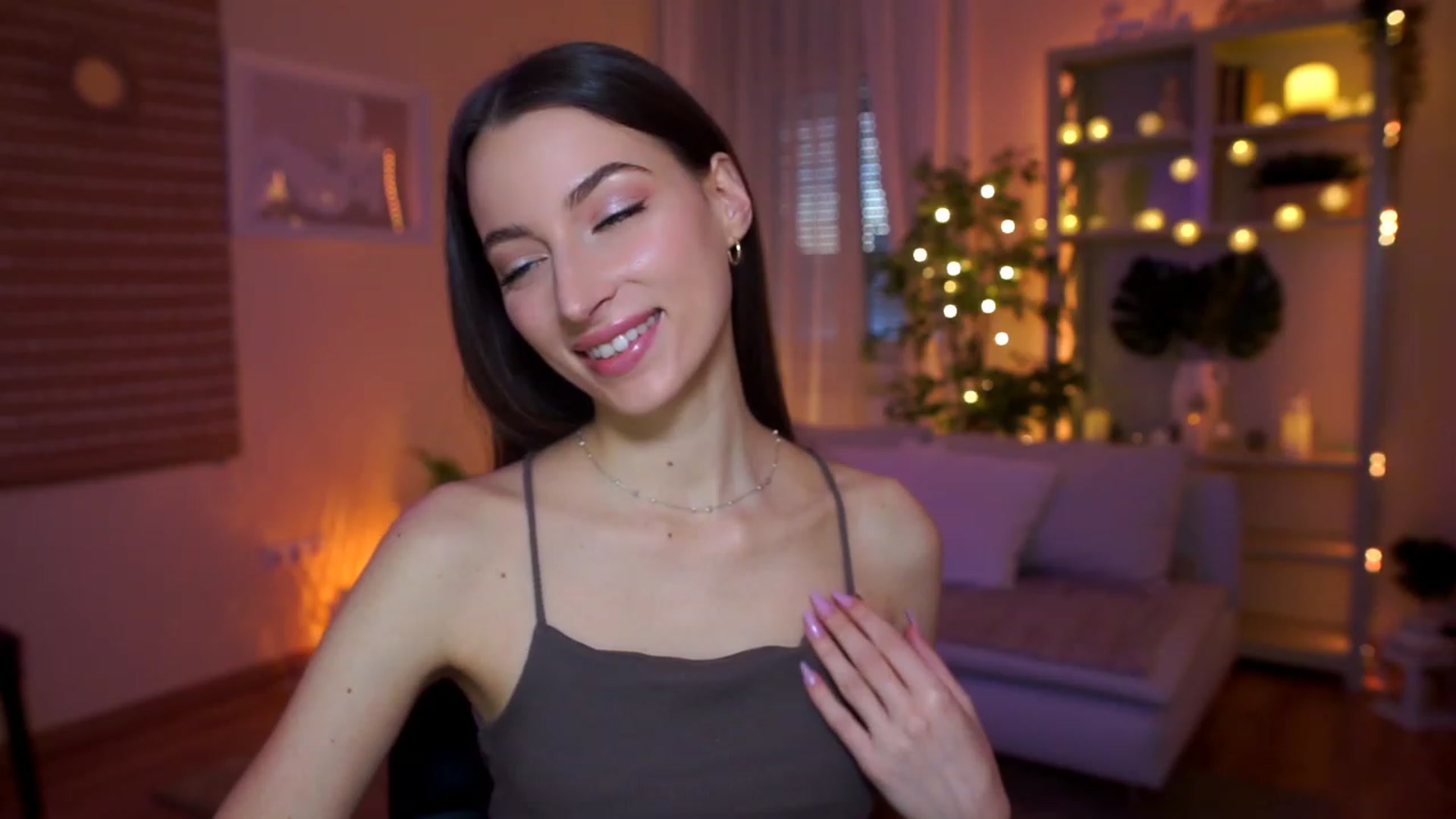 Gallery image thumbnail from Emily_grey69's myfreecams stream on, 03/25/2023, 17:03 image 6 of 20