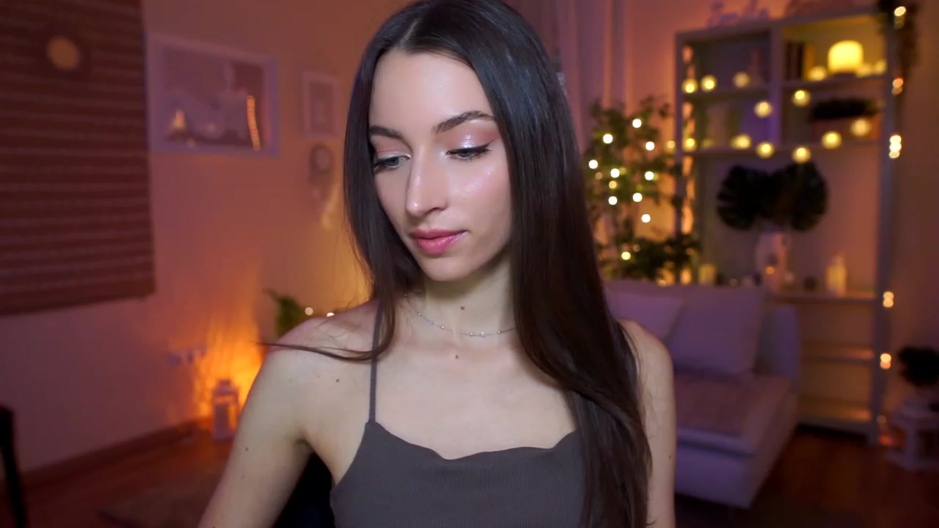 Gallery image thumbnail from Emily_grey69's myfreecams stream on, 03/25/2023, 17:03 image 18 of 20