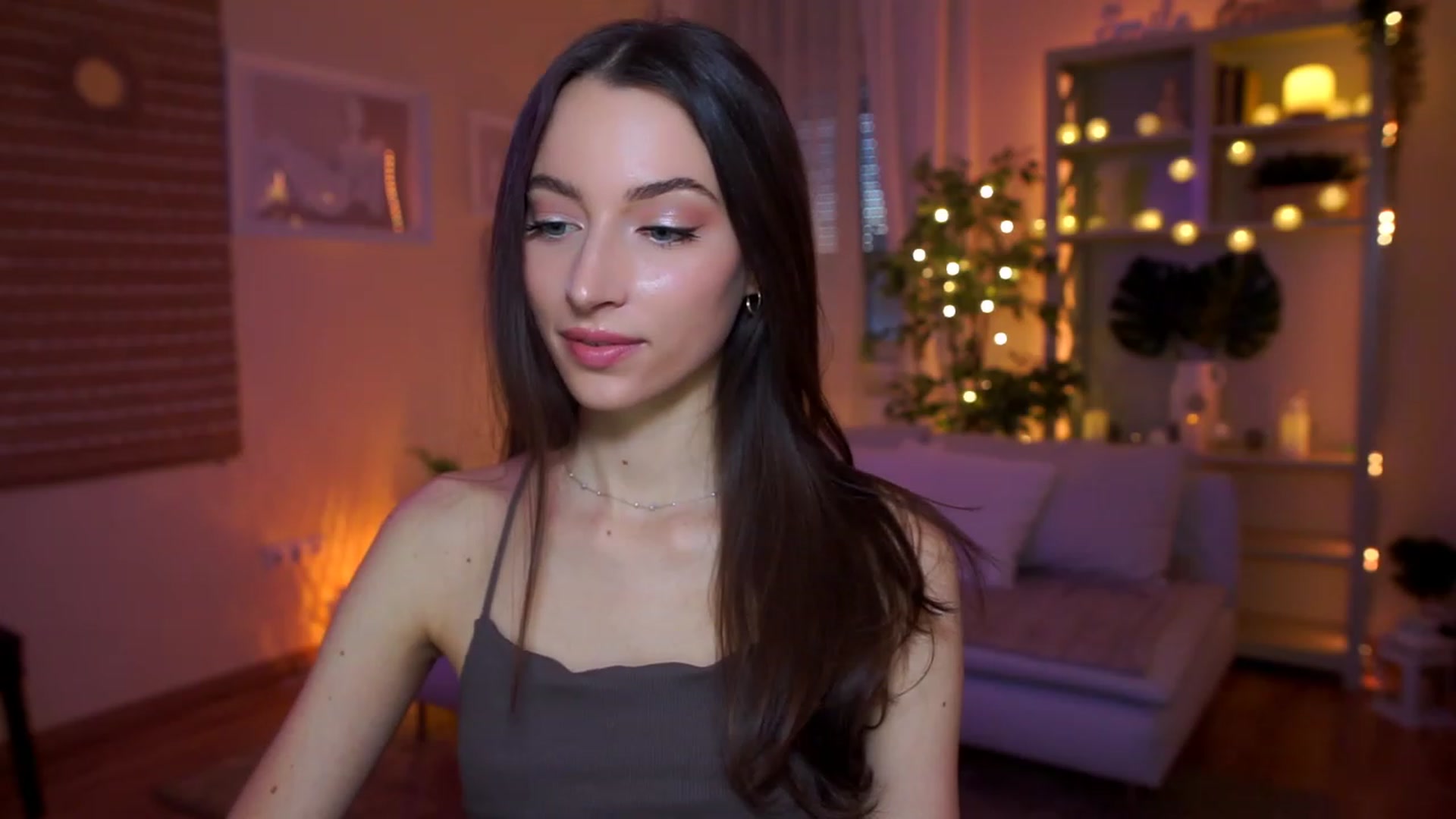 Gallery image thumbnail from Emily_grey69's myfreecams stream on, 03/25/2023, 17:03 image 19 of 20