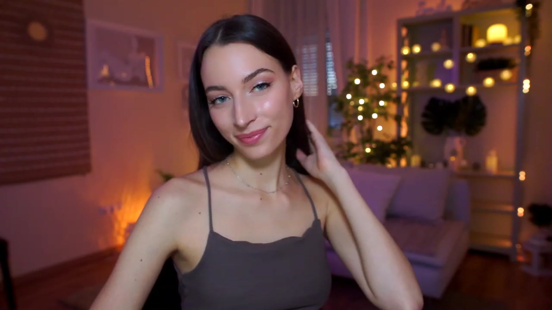 Gallery image thumbnail from Emily_grey69's myfreecams stream on, 03/25/2023, 17:03 image 10 of 20