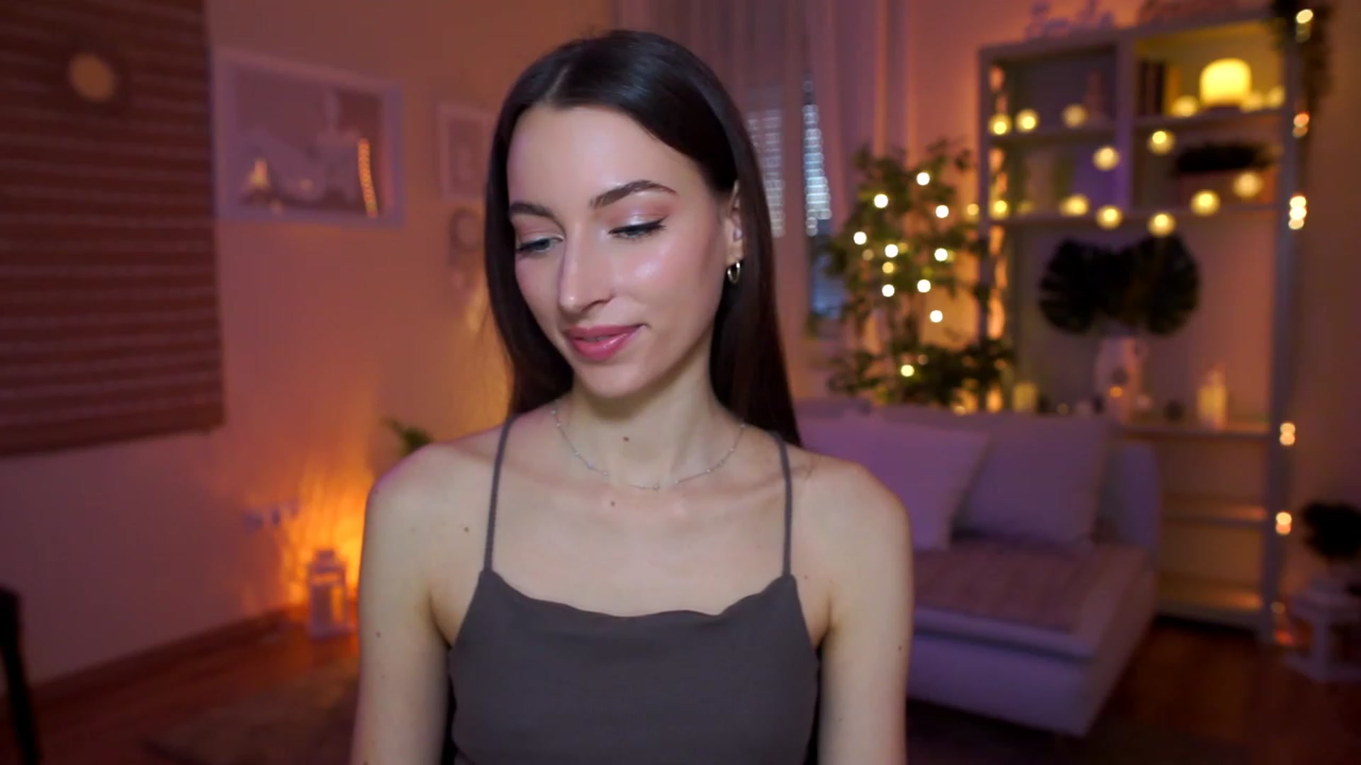 Gallery image thumbnail from Emily_grey69's myfreecams stream on, 03/25/2023, 17:03 image 7 of 20