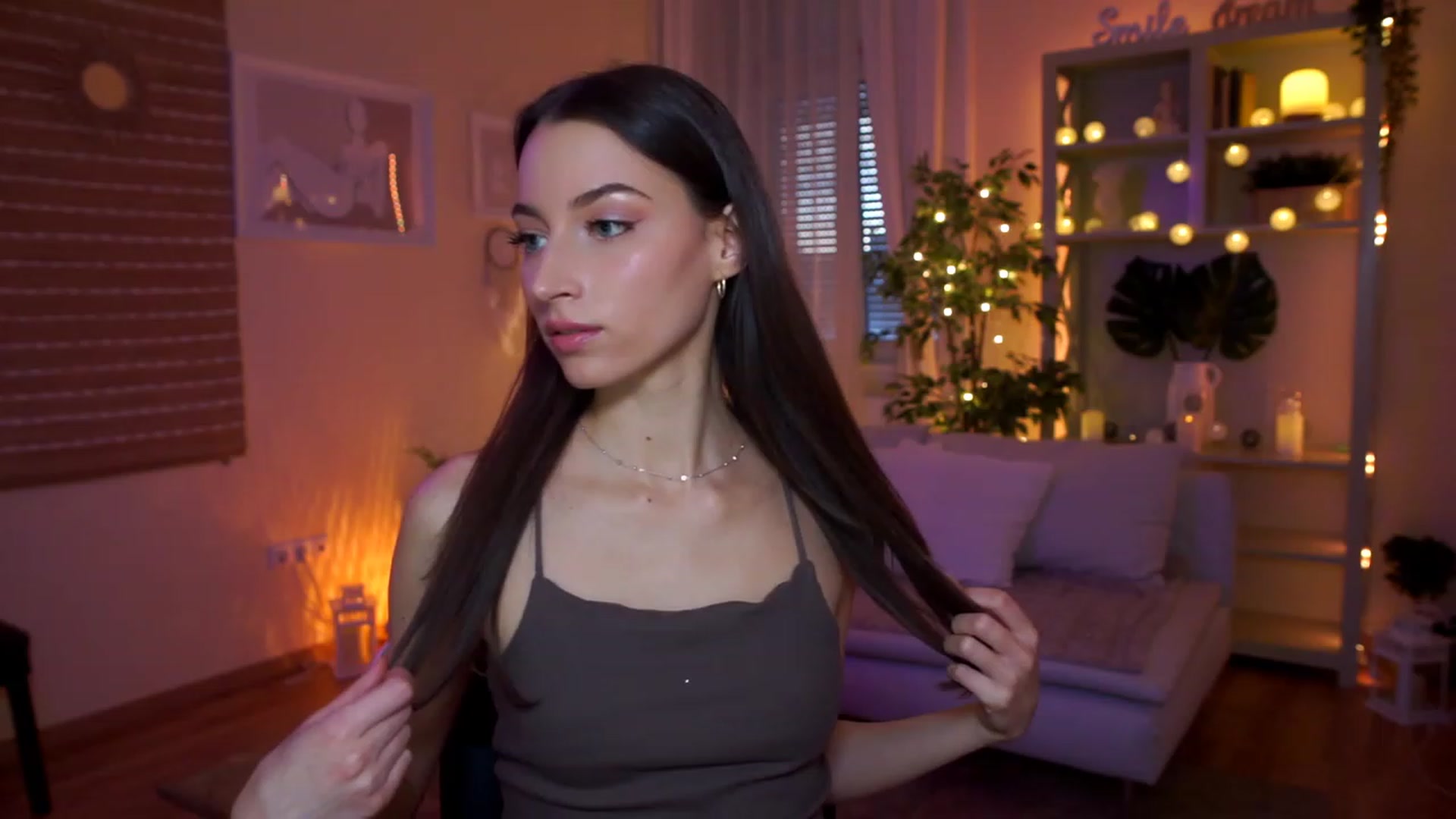 Gallery image thumbnail from Emily_grey69's myfreecams stream on, 03/25/2023, 17:03 image 2 of 20