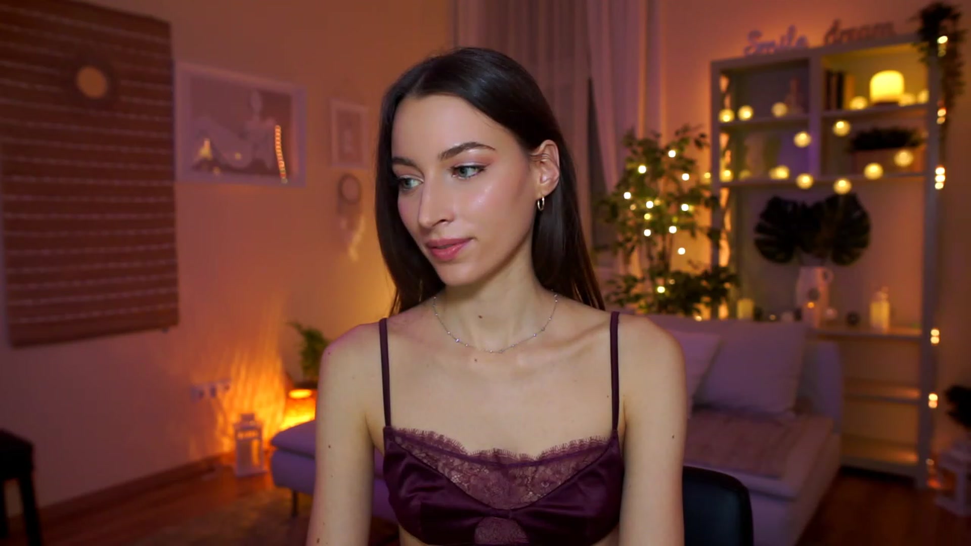 Gallery image thumbnail from Emily_grey69's myfreecams stream on, 03/25/2023, 18:34 image 11 of 20