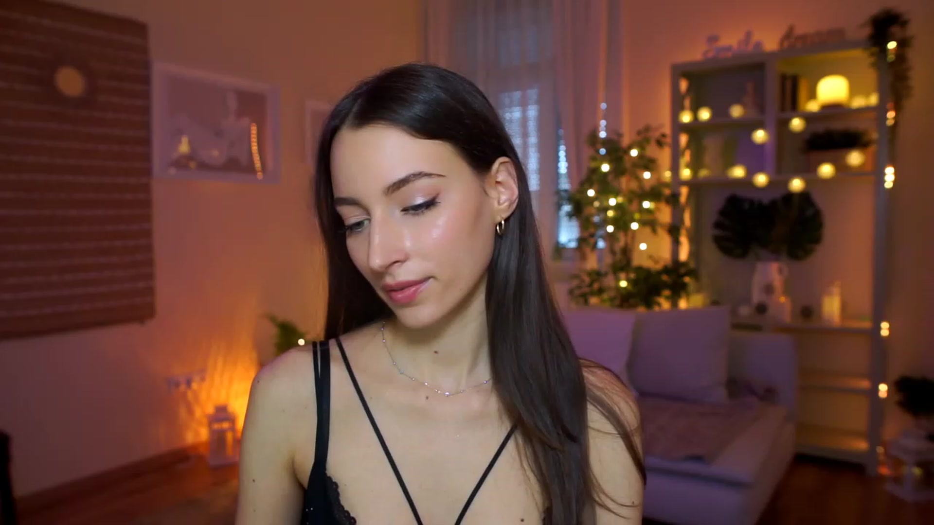 Gallery image thumbnail from Emily_grey69's myfreecams stream on, 03/26/2023, 10:38 image 20 of 20