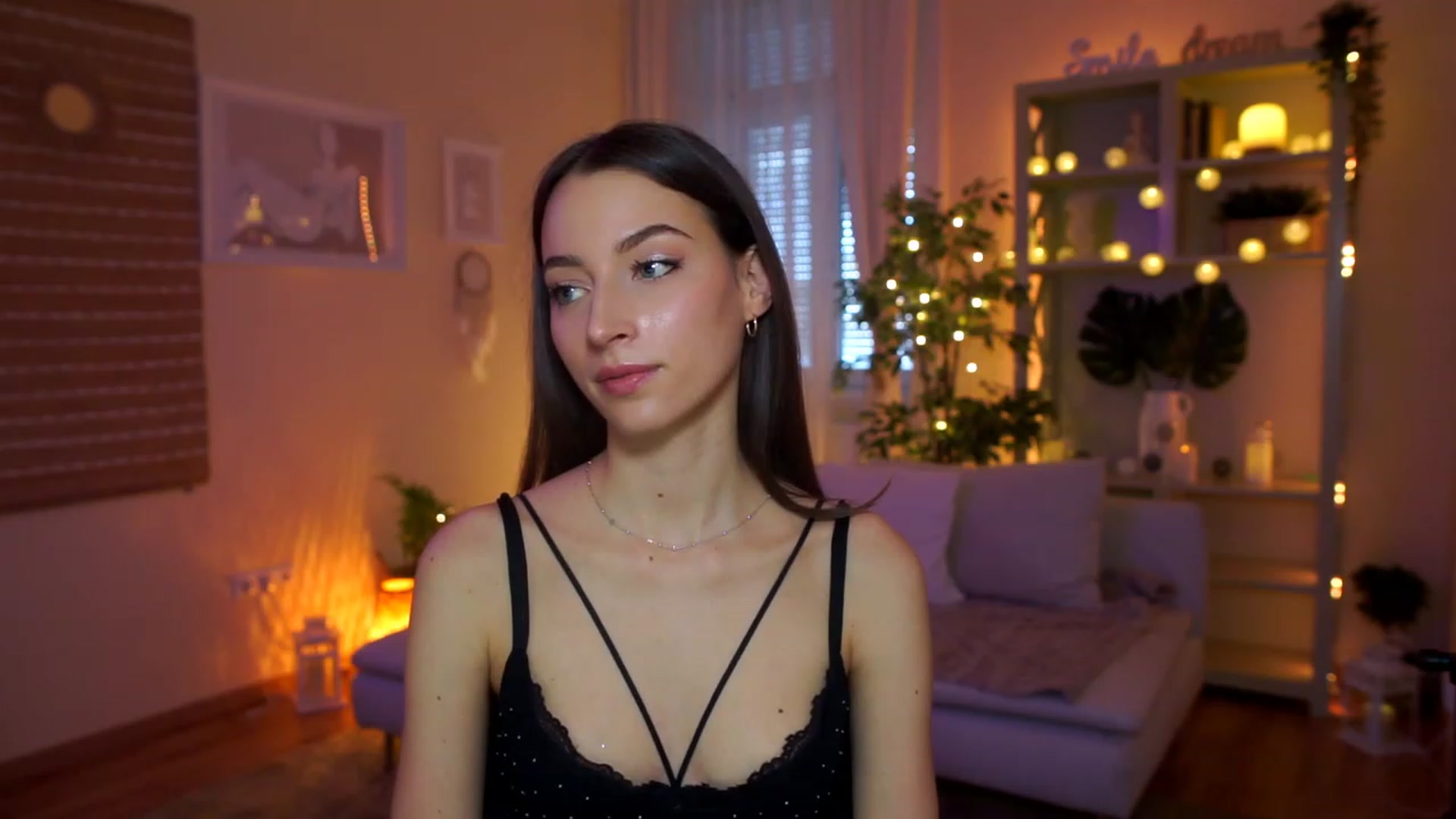 Gallery image thumbnail from Emily_grey69's myfreecams stream on, 03/26/2023, 10:38 image 11 of 20