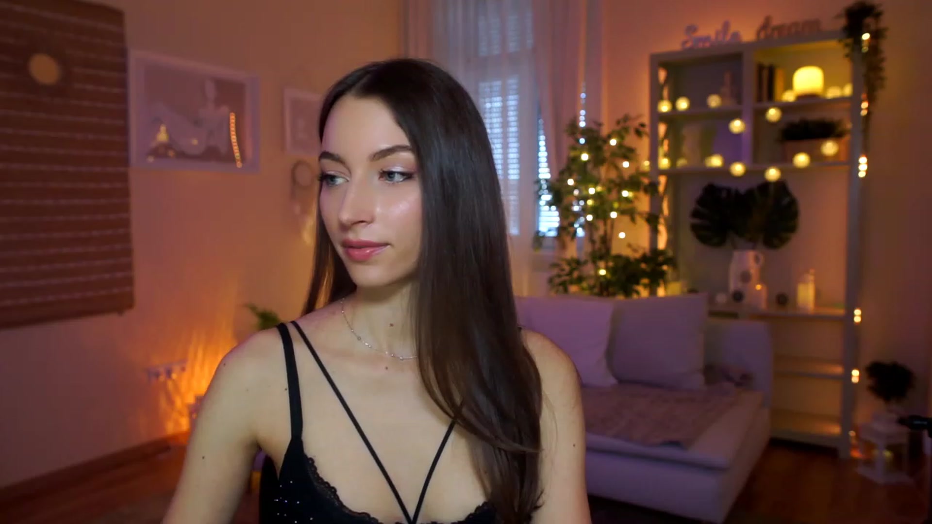 Gallery image thumbnail from Emily_grey69's myfreecams stream on, 03/26/2023, 10:38 image 9 of 20
