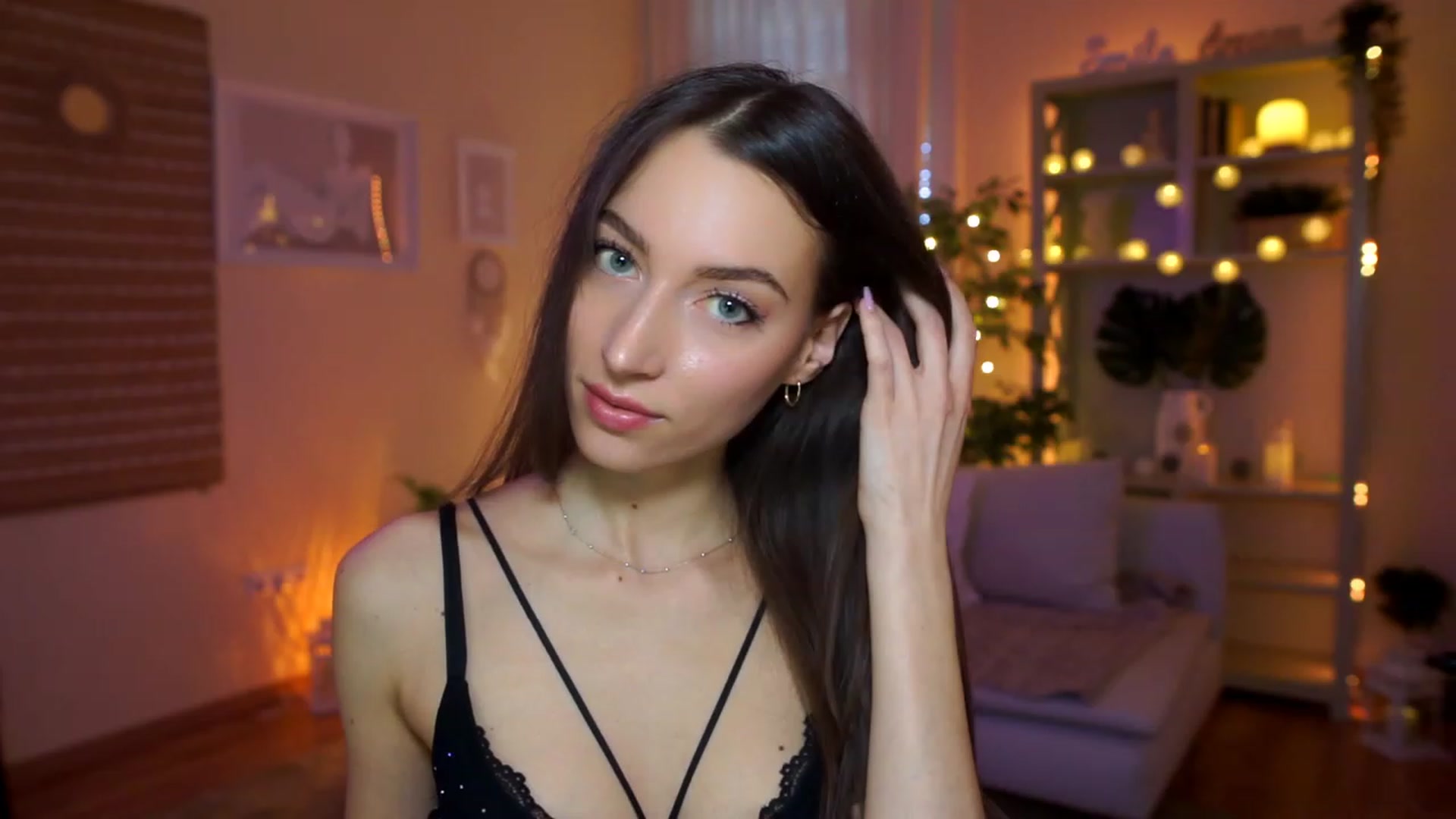 Gallery image thumbnail from Emily_grey69's myfreecams stream on, 03/26/2023, 10:38 image 2 of 20
