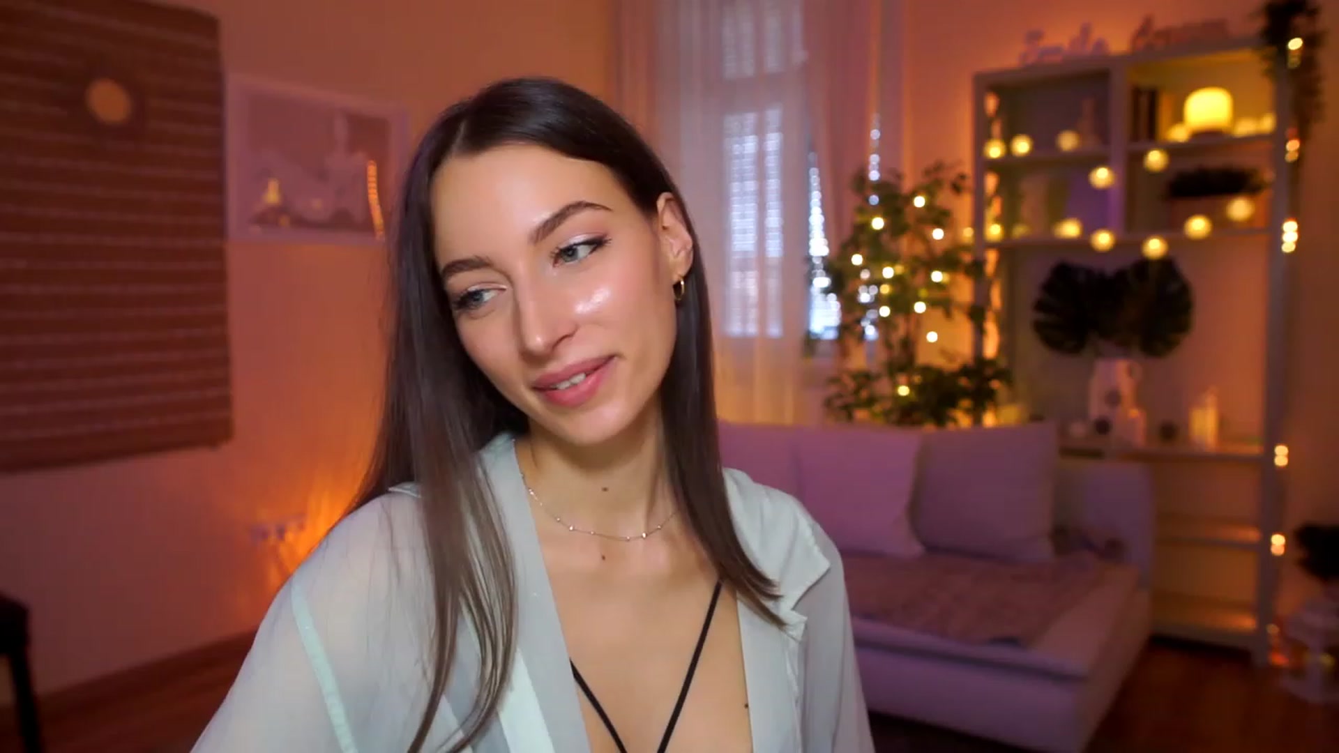 Gallery image thumbnail from Emily_grey69's myfreecams stream on, 03/26/2023, 12:05 image 7 of 20