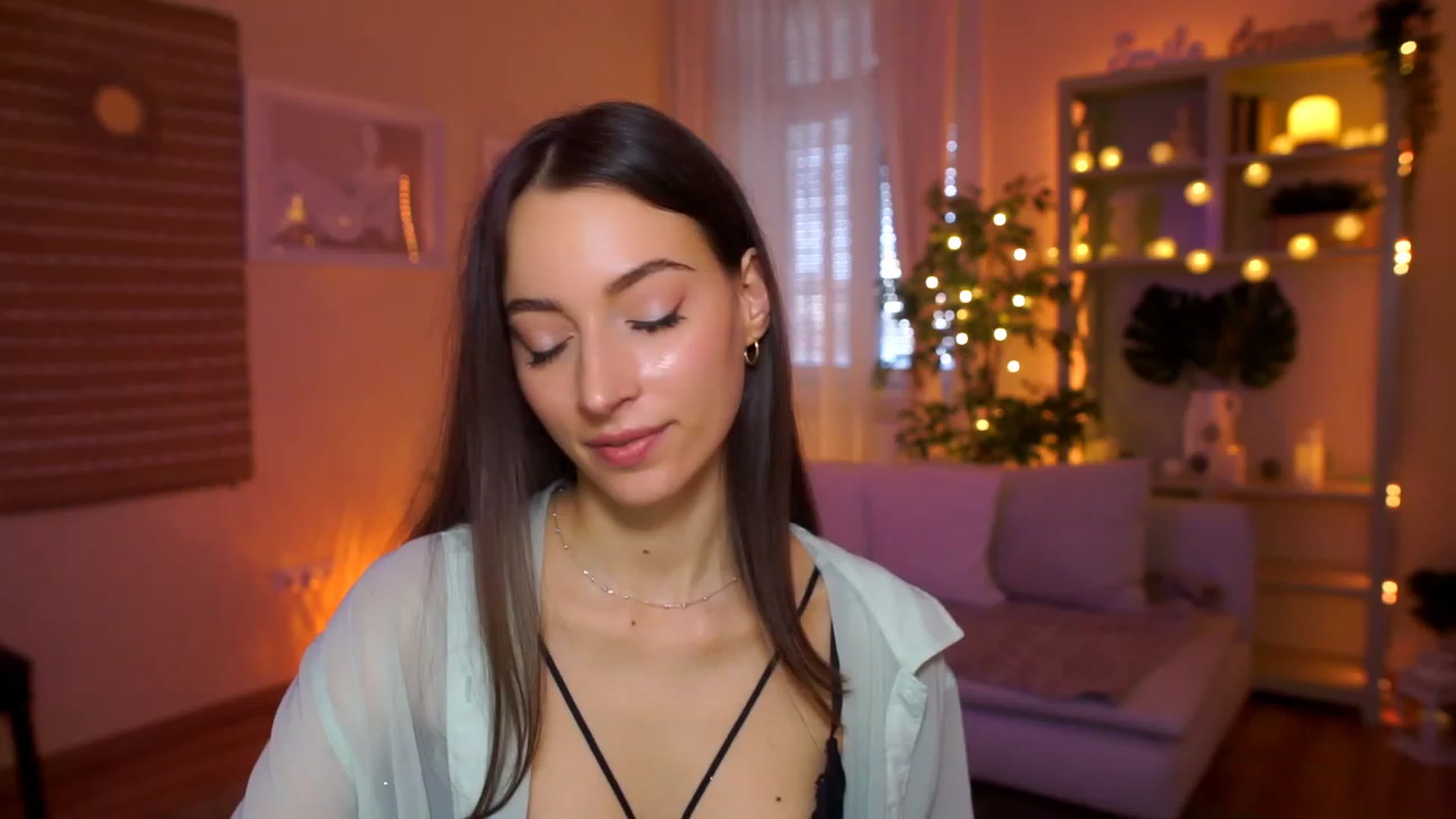Gallery image thumbnail from Emily_grey69's myfreecams stream on, 03/26/2023, 12:05 image 8 of 20