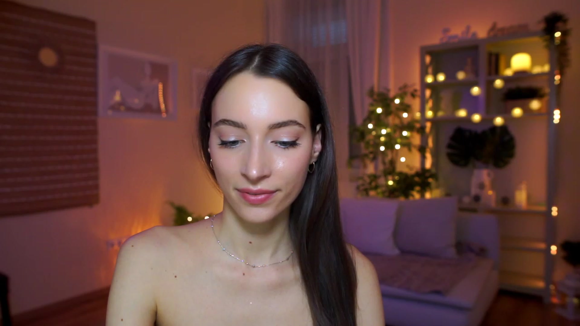 Gallery image thumbnail from Emily_grey69's myfreecams stream on, 03/26/2023, 14:49 image 15 of 20