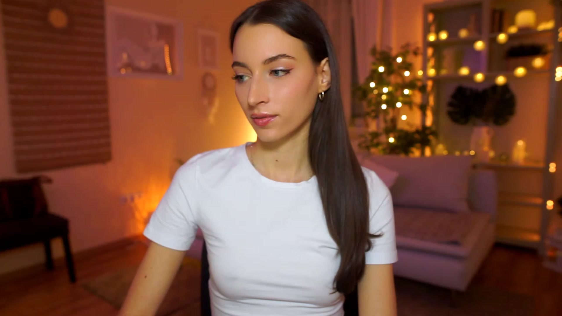 Gallery image thumbnail from Emily_grey69's myfreecams stream on, 03/27/2023, 14:23 image 2 of 20