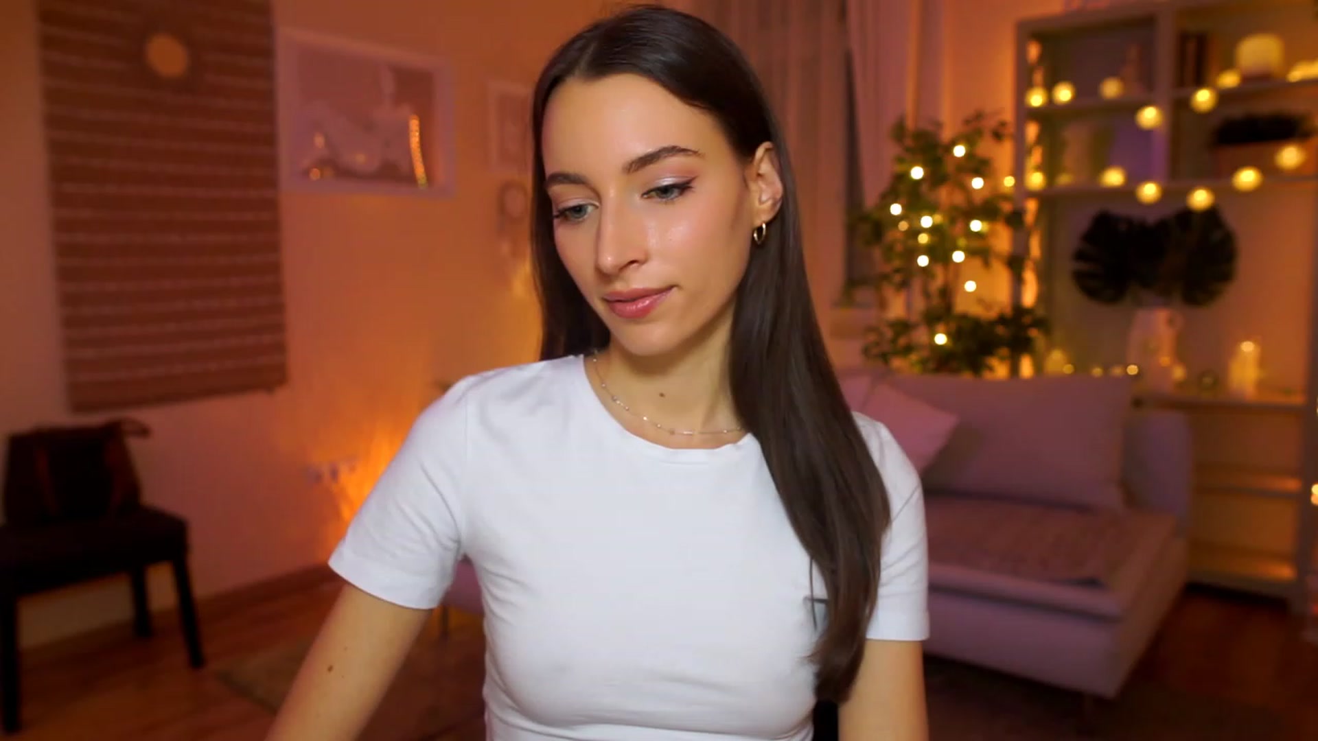 Gallery image thumbnail from Emily_grey69's myfreecams stream on, 03/27/2023, 14:48 image 3 of 20