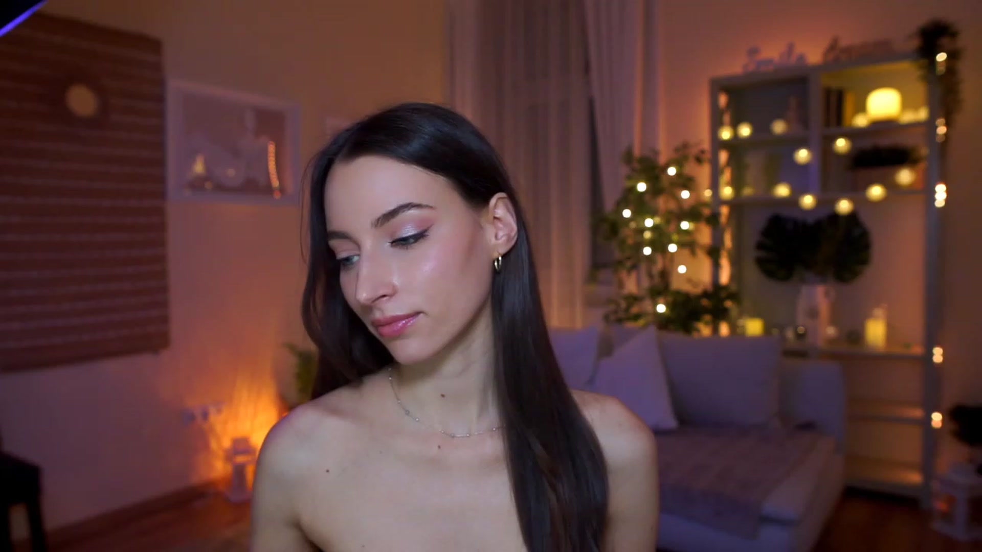 Gallery image thumbnail from Emily_grey69's myfreecams stream on, 03/28/2023, 19:26 image 16 of 20