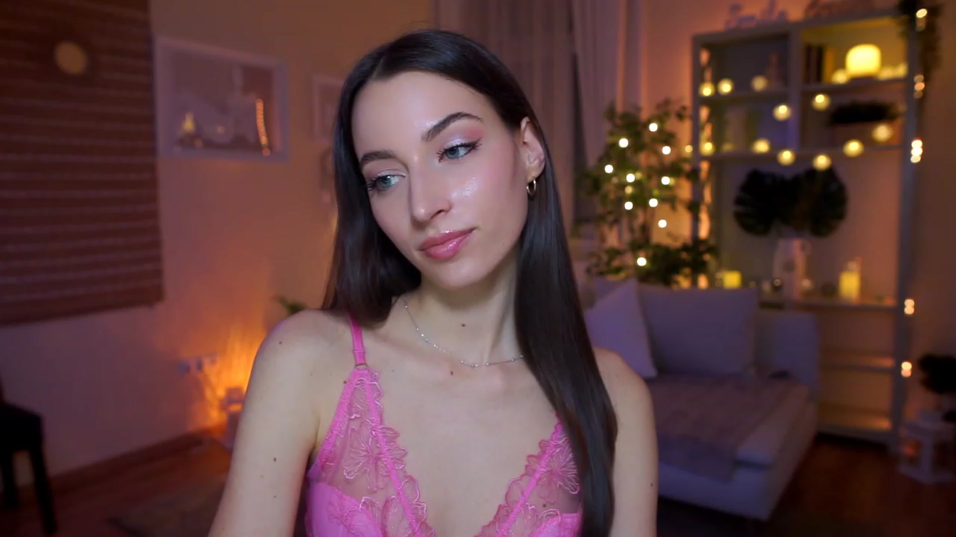 Gallery image thumbnail from Emily_grey69's myfreecams stream on, 03/28/2023, 19:26 image 18 of 20