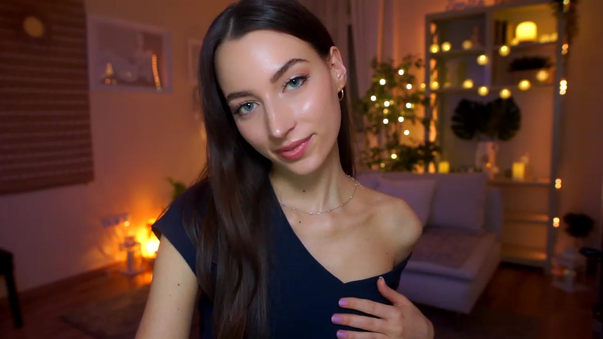 Gallery image thumbnail from Emily_grey69's myfreecams stream on, 03/29/2023, 19:55 image 10 of 20