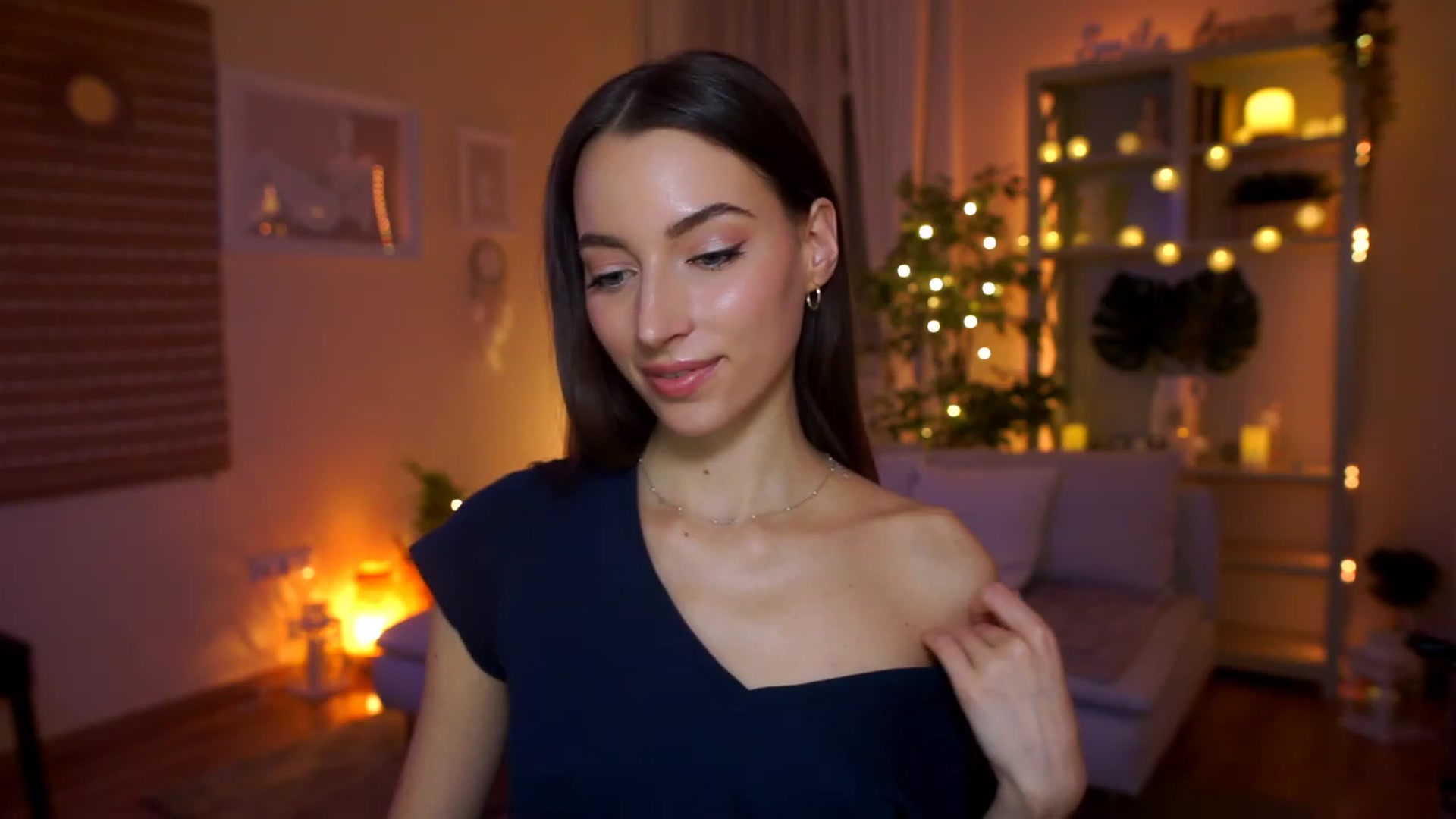 Gallery image thumbnail from Emily_grey69's myfreecams stream on, 03/29/2023, 19:55 image 12 of 20