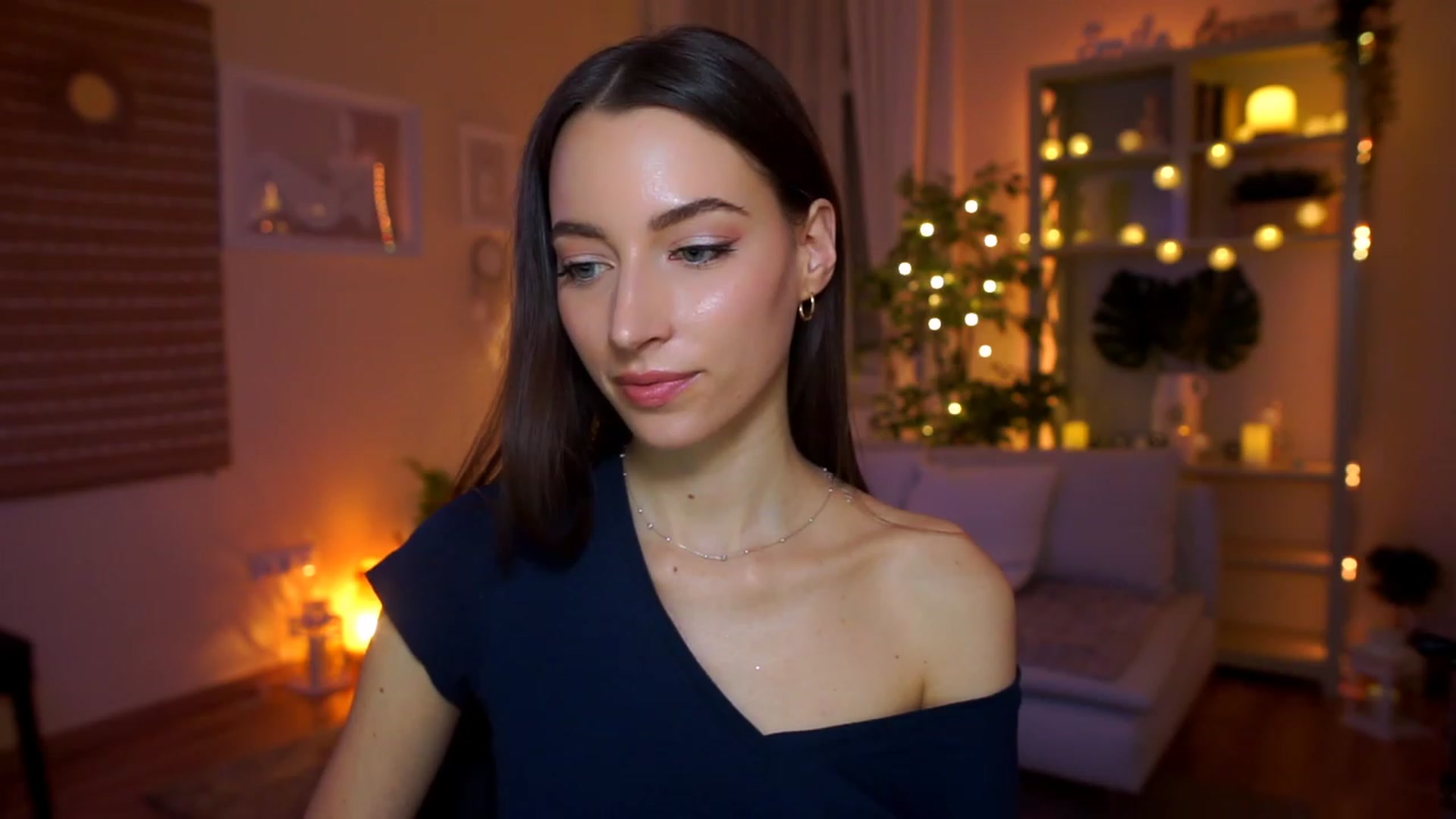 Gallery image thumbnail from Emily_grey69's myfreecams stream on, 03/29/2023, 19:55 image 13 of 20