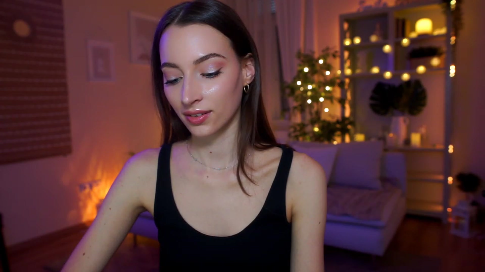 Gallery image thumbnail from Emily_grey69's myfreecams stream on, 03/31/2023, 16:18 image 17 of 20