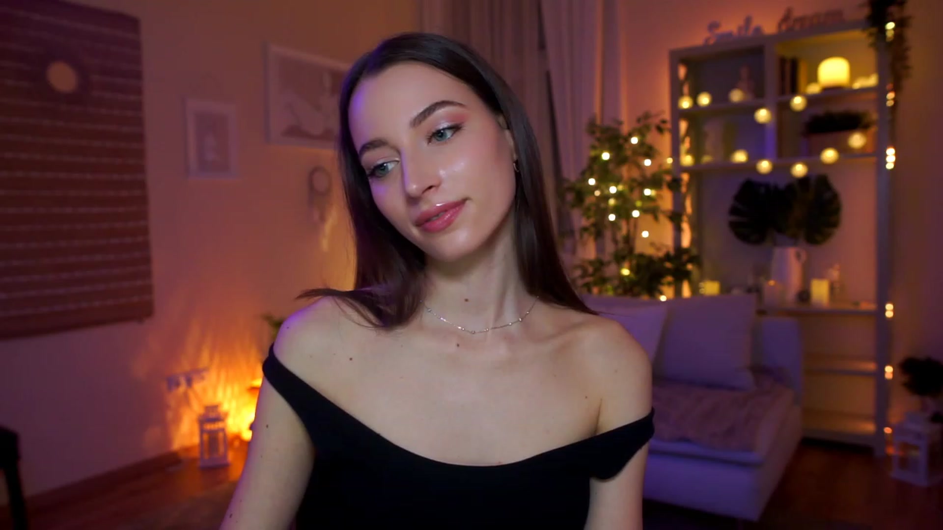 Gallery image thumbnail from Emily_grey69's myfreecams stream on, 03/31/2023, 17:14 image 9 of 20