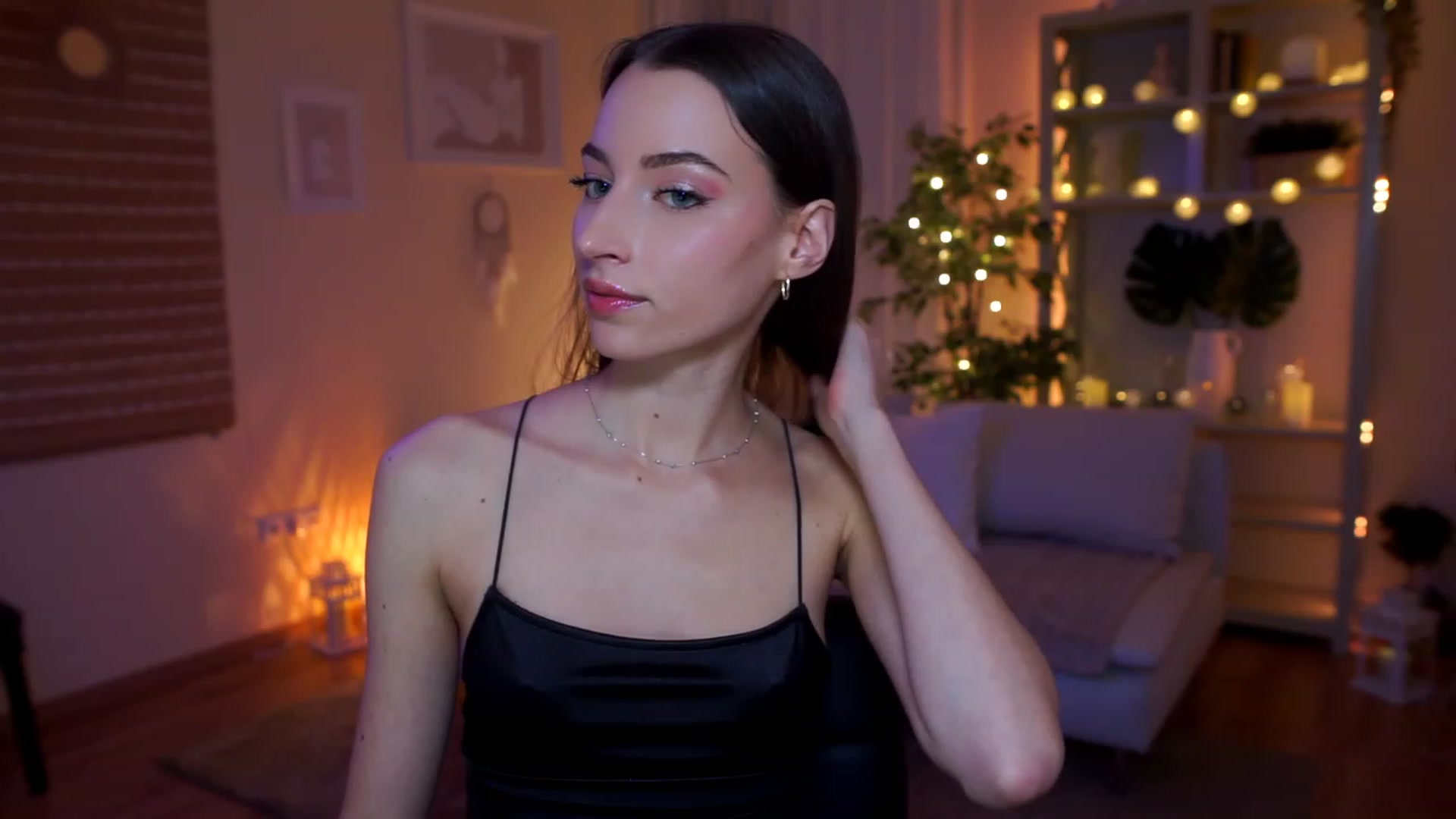 Gallery image thumbnail from Emily_grey69's myfreecams stream on, 04/05/2023, 16:37 image 6 of 20