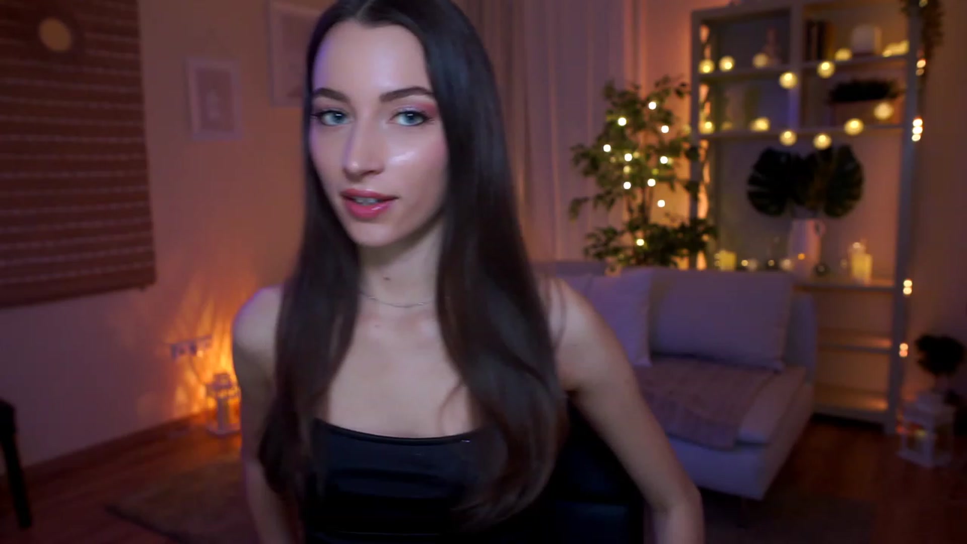 Gallery image thumbnail from Emily_grey69's myfreecams stream on, 04/05/2023, 16:37 image 9 of 20