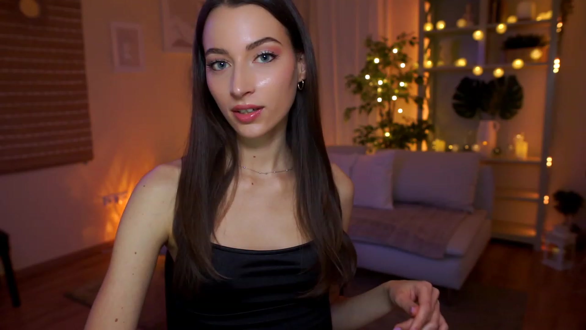 Gallery image thumbnail from Emily_grey69's myfreecams stream on, 04/05/2023, 16:37 image 16 of 20