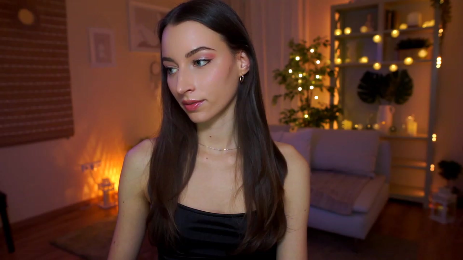 Gallery image thumbnail from Emily_grey69's myfreecams stream on, 04/05/2023, 16:37 image 11 of 20