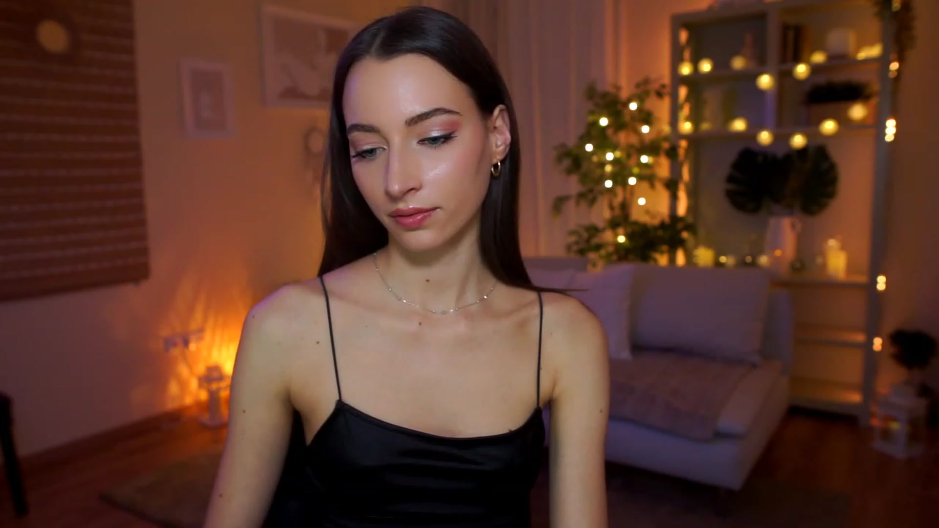 Gallery image thumbnail from Emily_grey69's myfreecams stream on, 04/05/2023, 16:37 image 20 of 20
