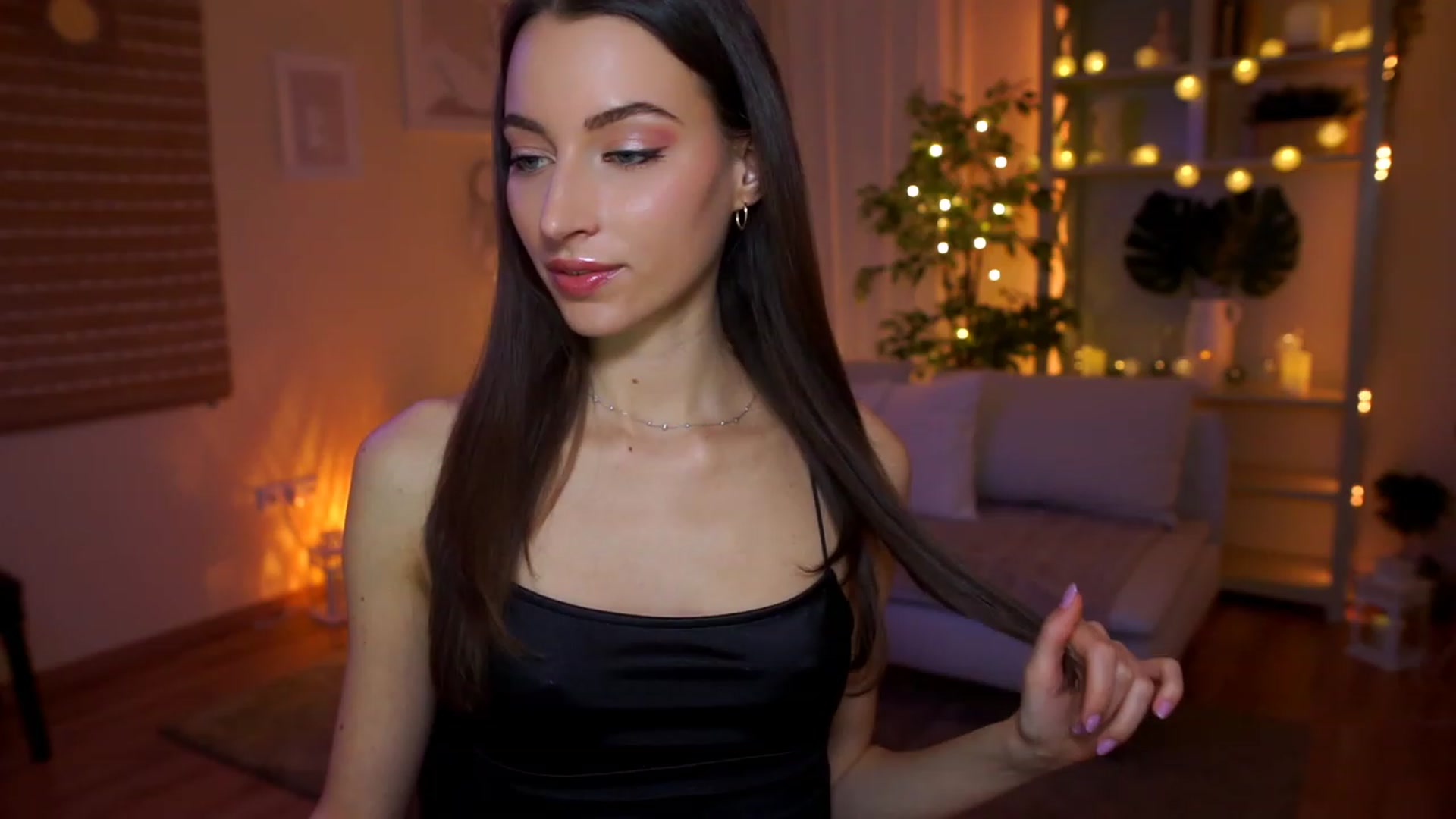 Gallery image thumbnail from Emily_grey69's myfreecams stream on, 04/05/2023, 16:37 image 15 of 20