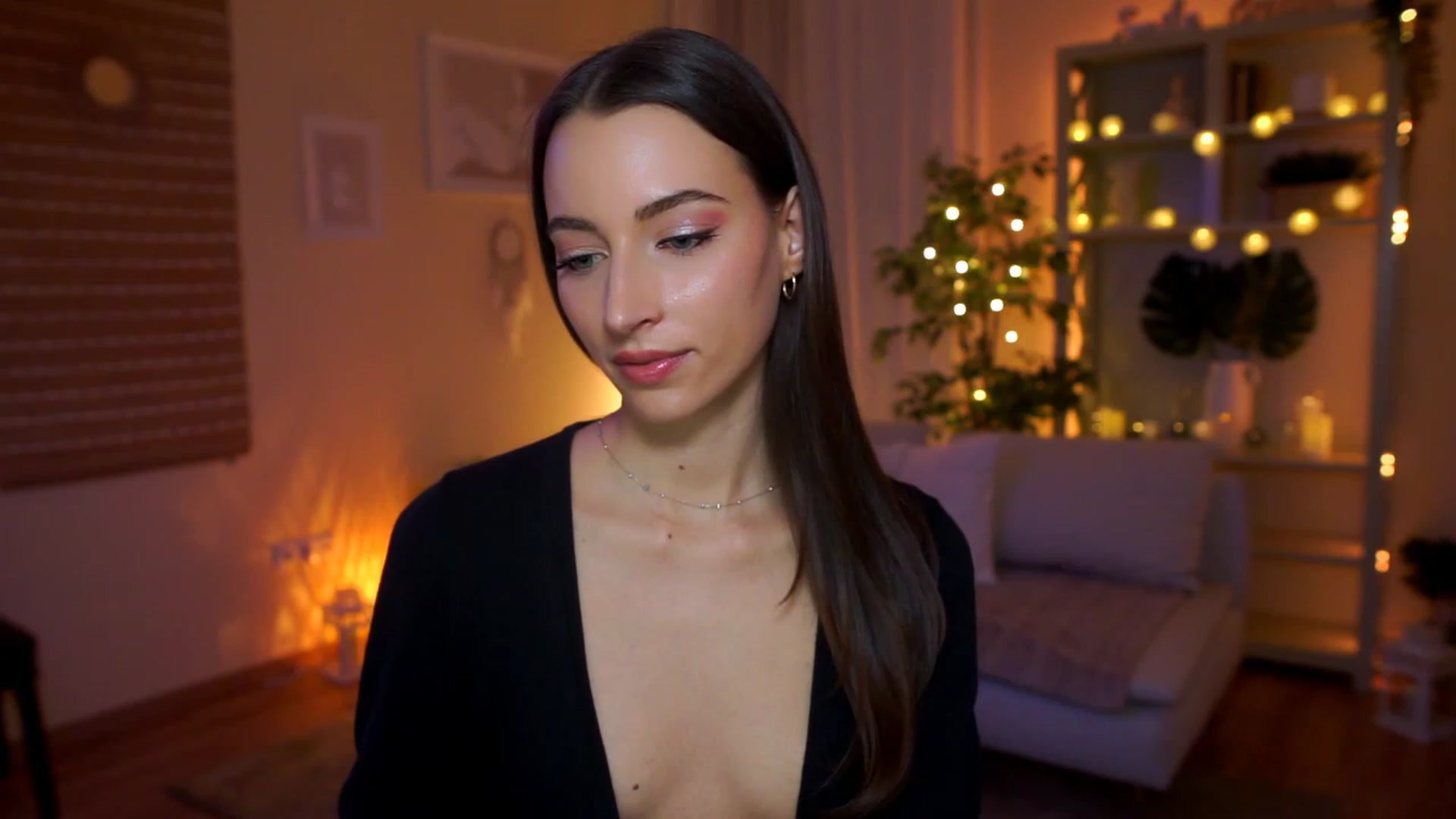Gallery image thumbnail from Emily_grey69's myfreecams stream on, 04/05/2023, 18:47 image 14 of 20